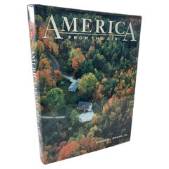 Livre à couverture rigide « America from the Air » de Robert J. Moore pour Laura Accomazzo