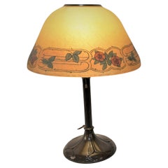Lampe Handel Amérique avec abat-jour en verre peint au verso