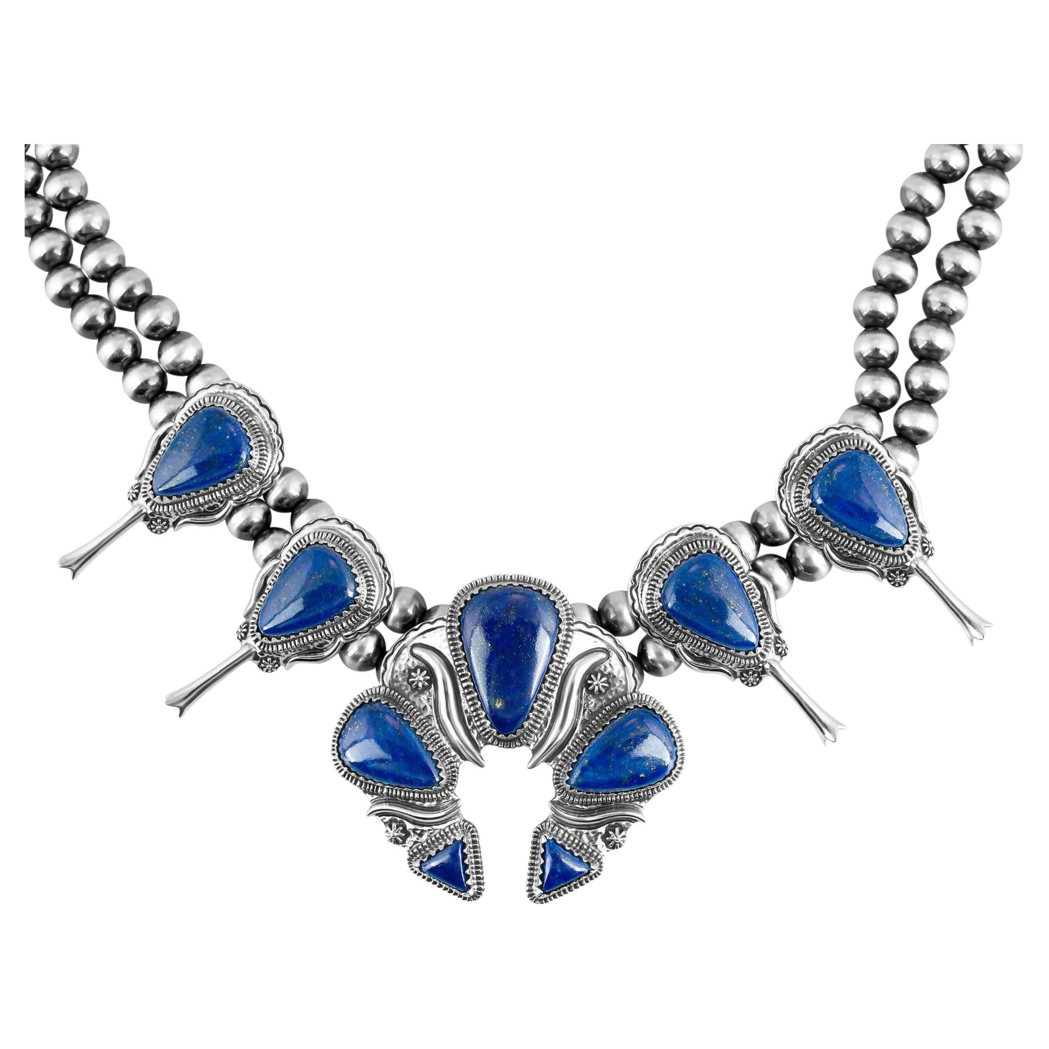 Collana con fiori di zucca Naja grande in Lapis d'argento di America West, da 21 a 24 pollici