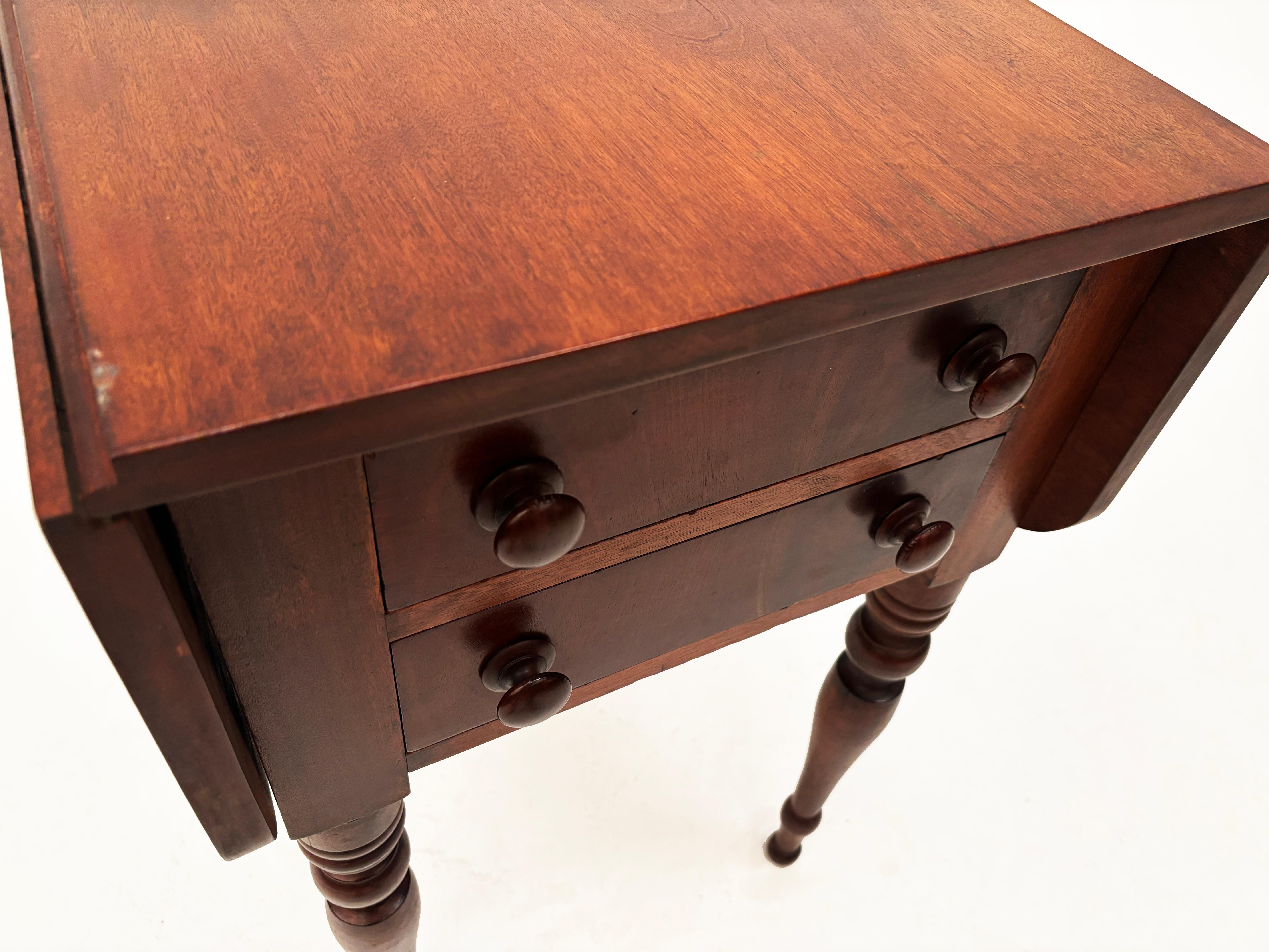 American 1800’s Federal Style Two Drawer Drop-leaf Side Table For Sale 4