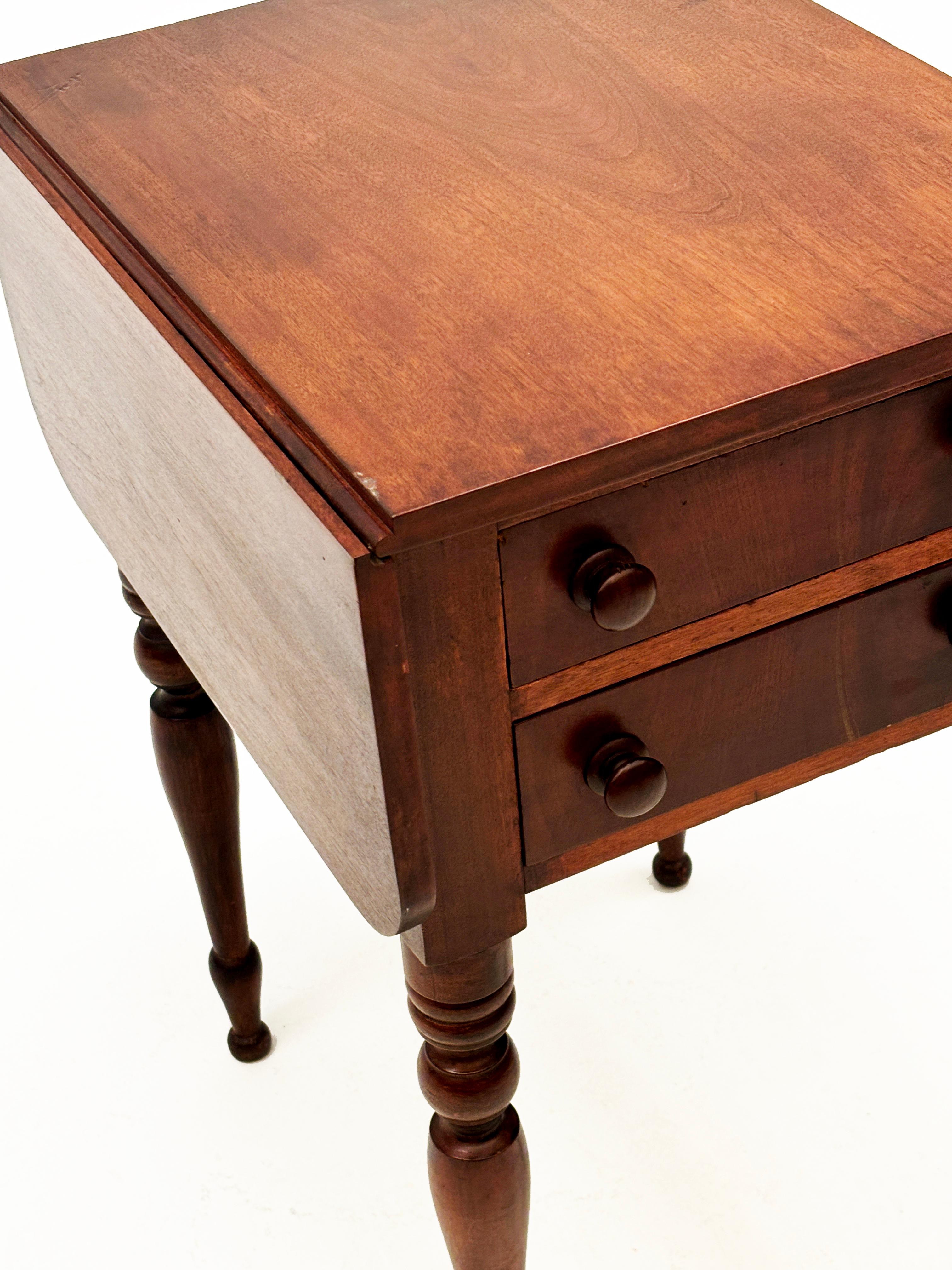 American 1800’s Federal Style Two Drawer Drop-leaf Side Table For Sale 5