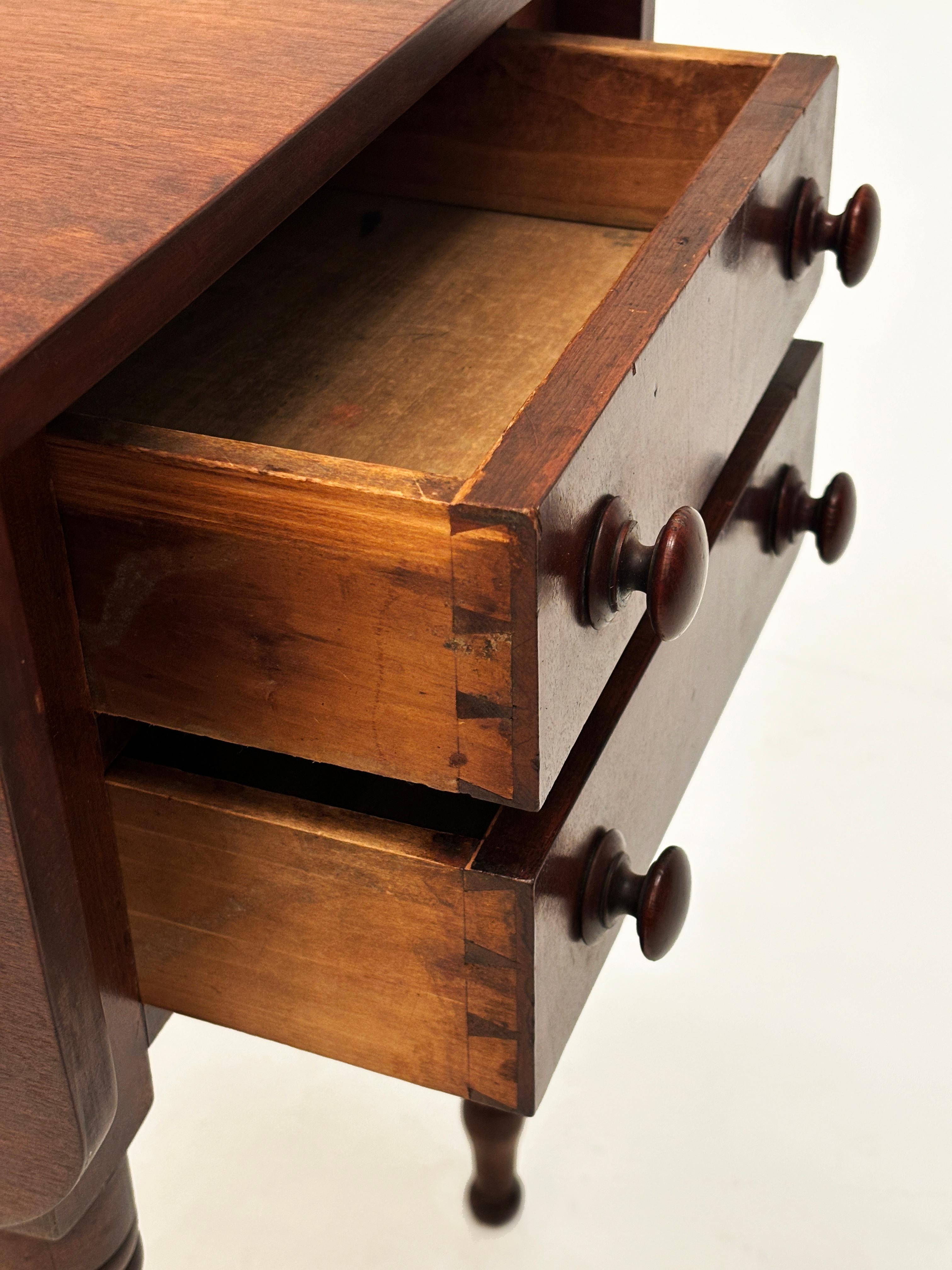 American 1800’s Federal Style Two Drawer Drop-leaf Side Table For Sale 6