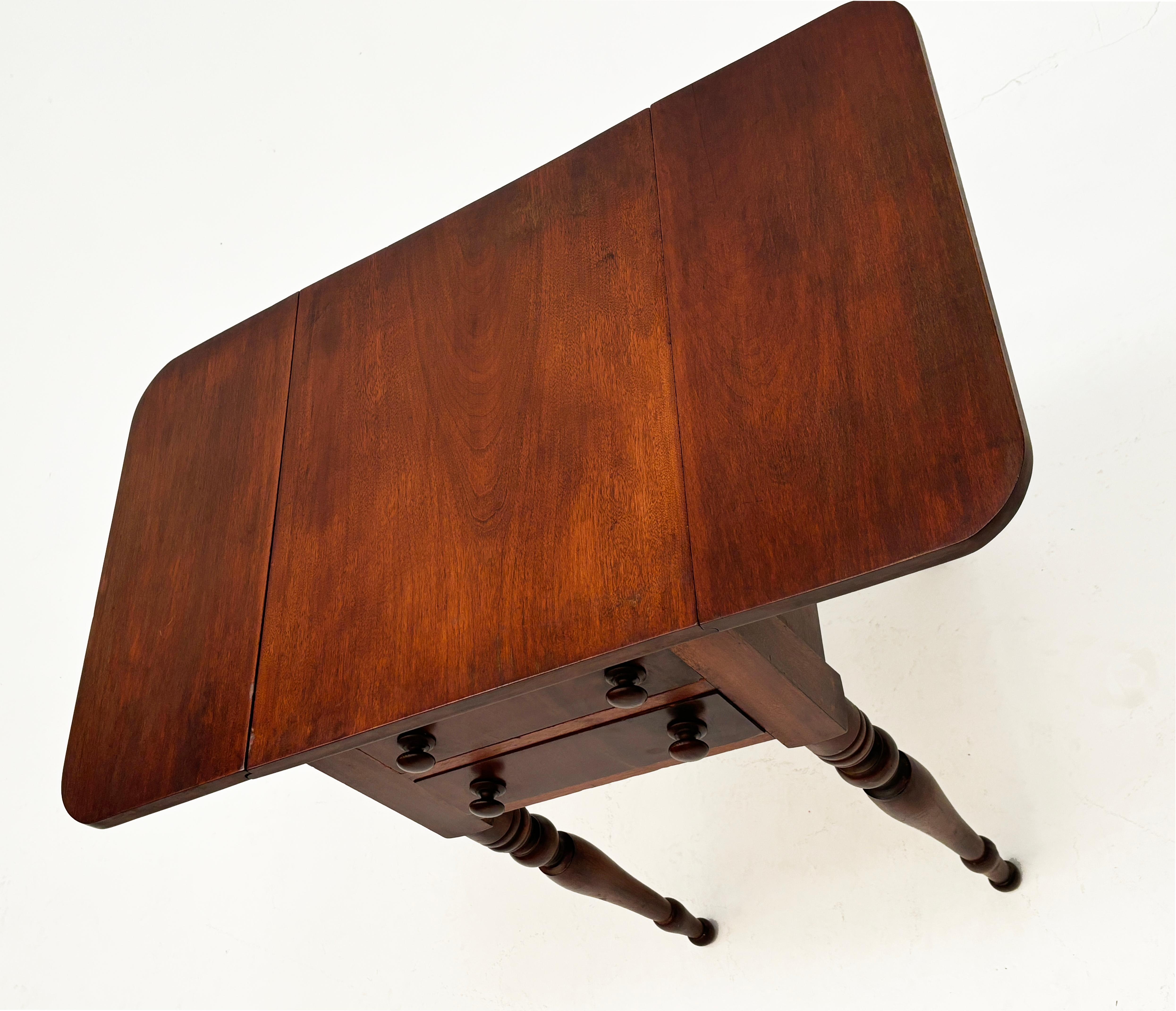American 1800’s Federal Style Two Drawer Drop-leaf Side Table For Sale 11