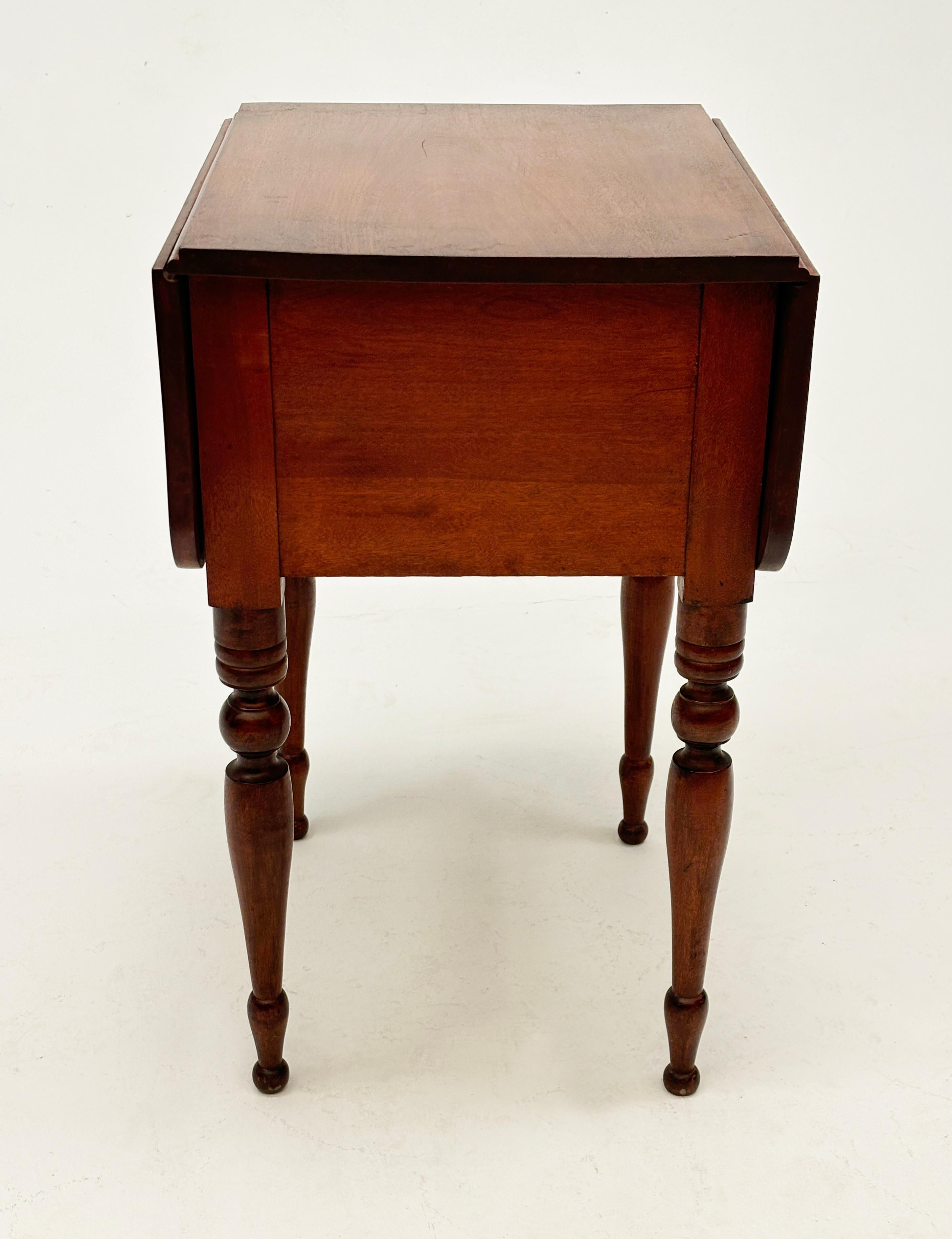 American 1800’s Federal Style Two Drawer Drop-leaf Side Table For Sale 2