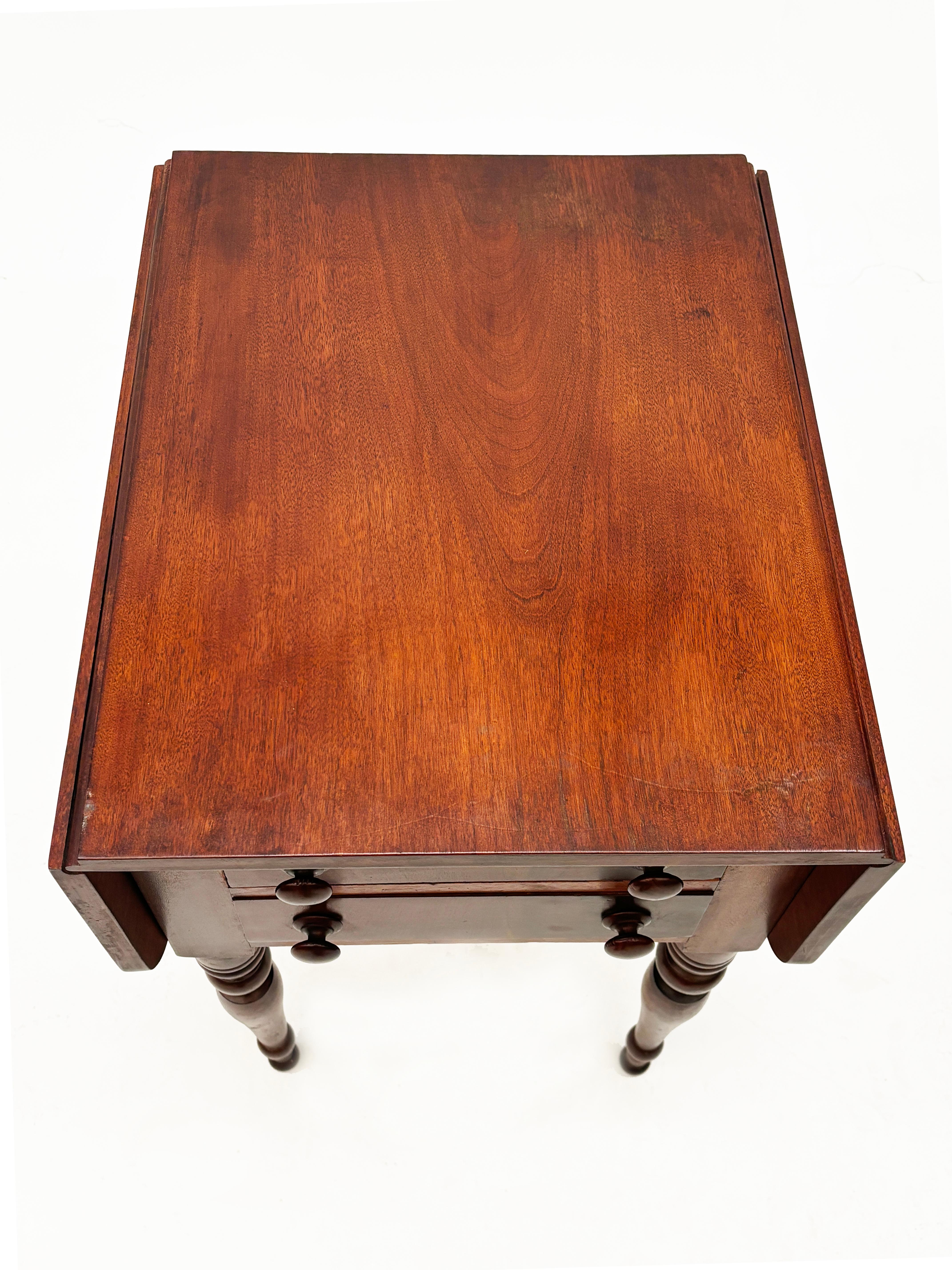 American 1800’s Federal Style Two Drawer Drop-leaf Side Table For Sale 3