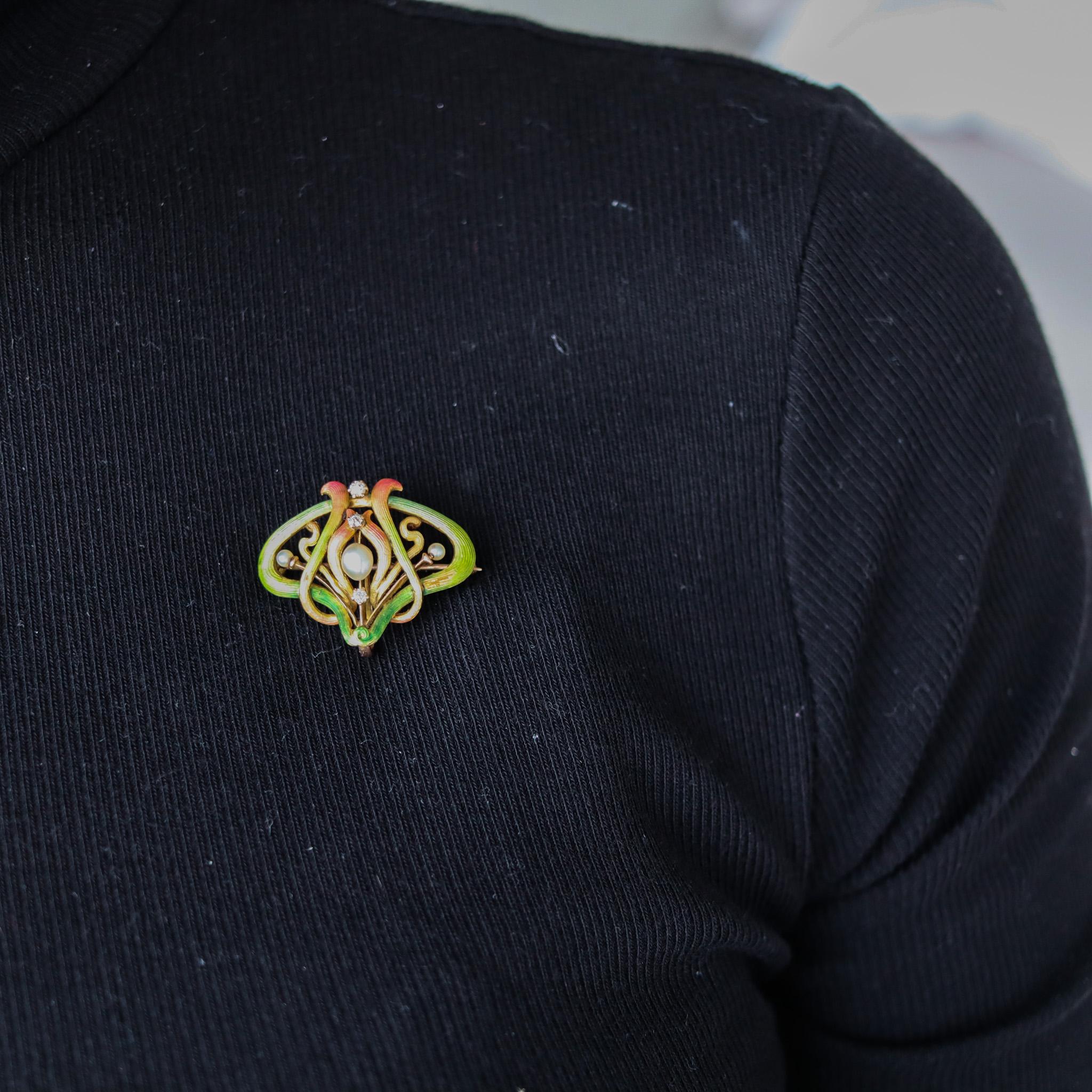 Art nouveau enameled brooch with gemstones.

Beautiful antique brooch, created during the art nouveau period in Newark United States, dating back 1890. This rare piece has been crafted with intricate details and curvilinear patterns in solid yellow