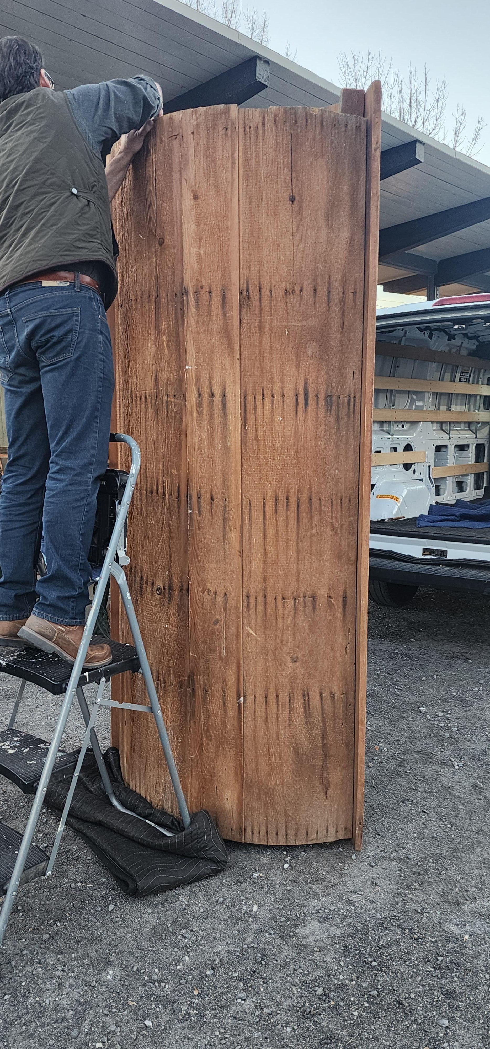Armoire d'angle architecturale américaine en pin du 18ème siècle en vente 6