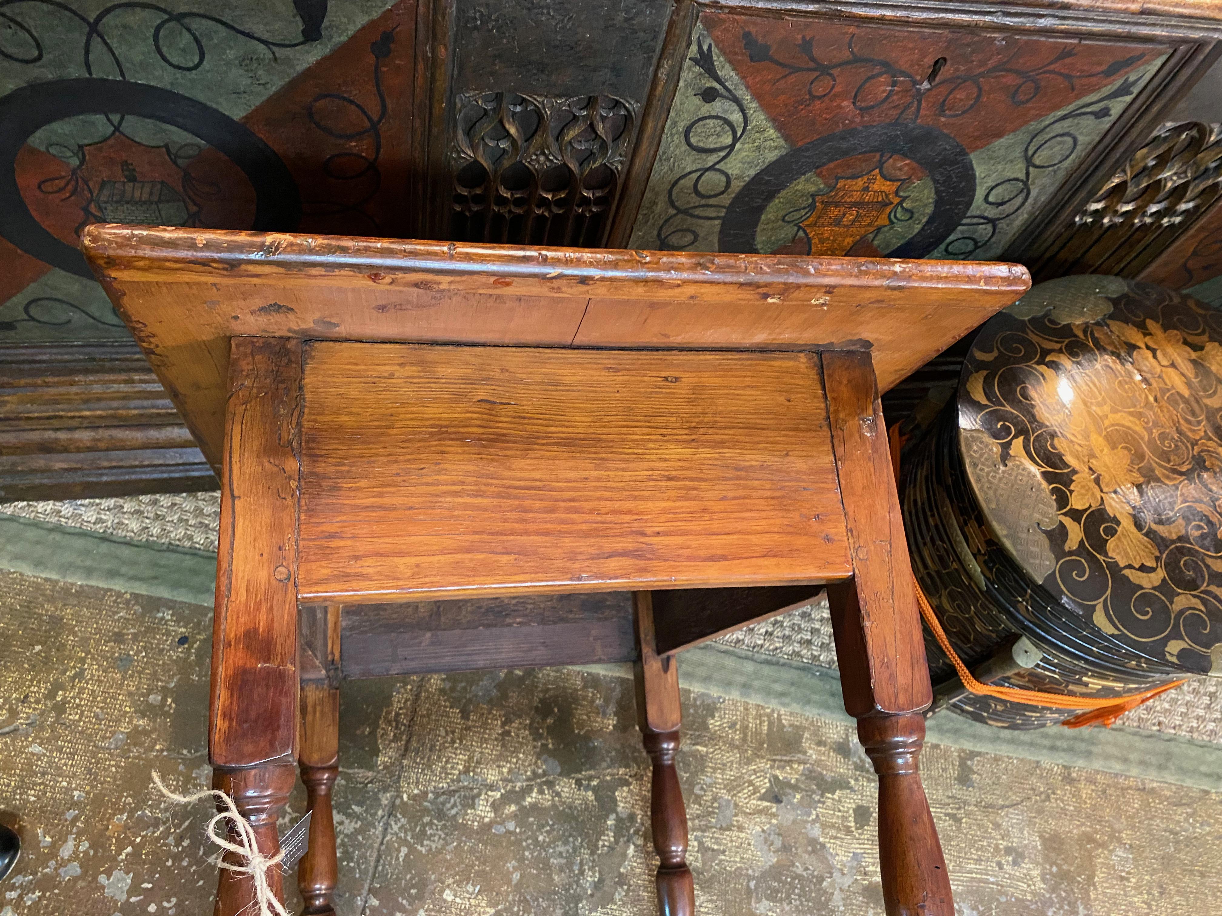 American 18th Century Tavern Table For Sale 3