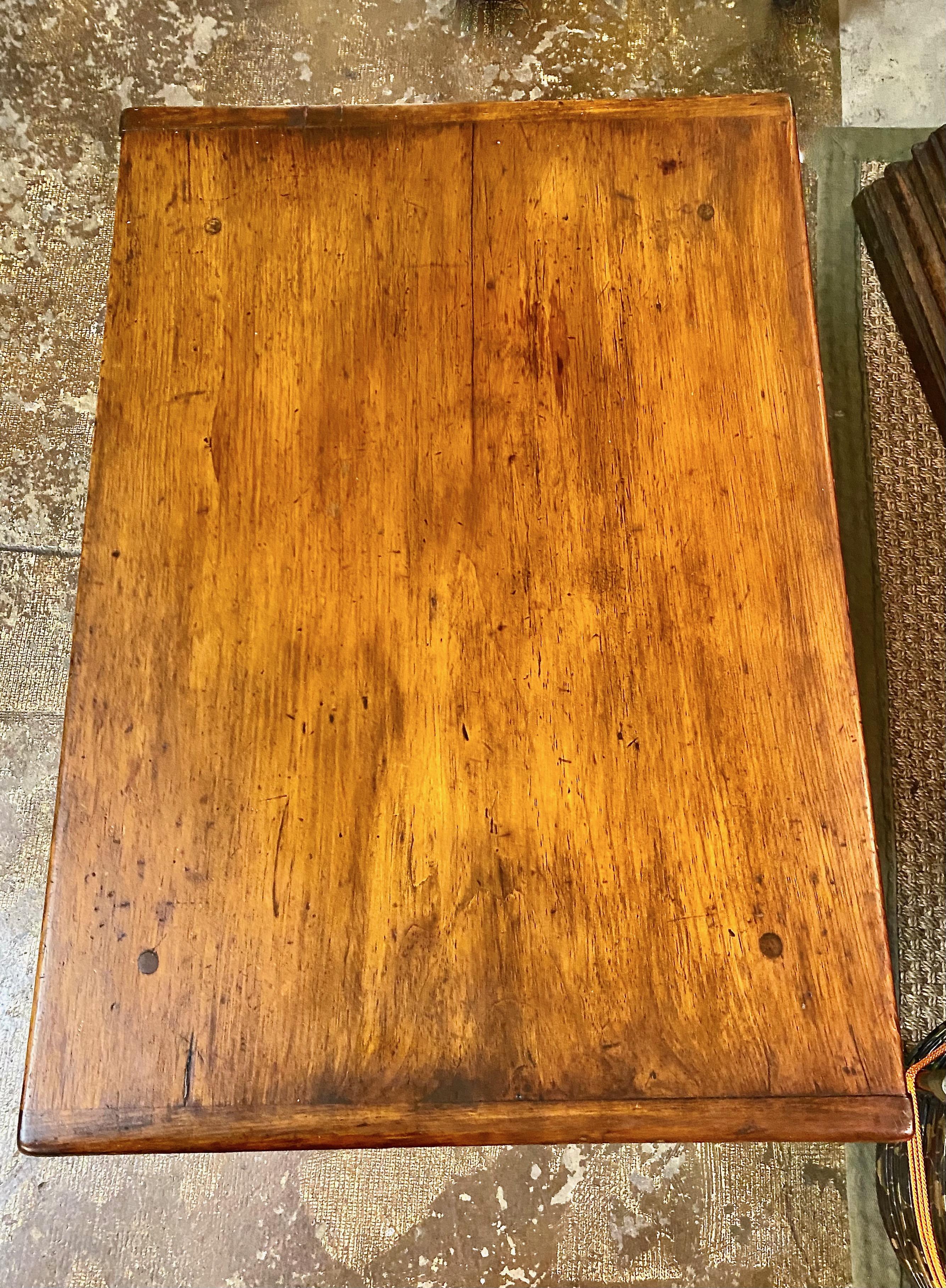 Country American 18th Century Tavern Table For Sale