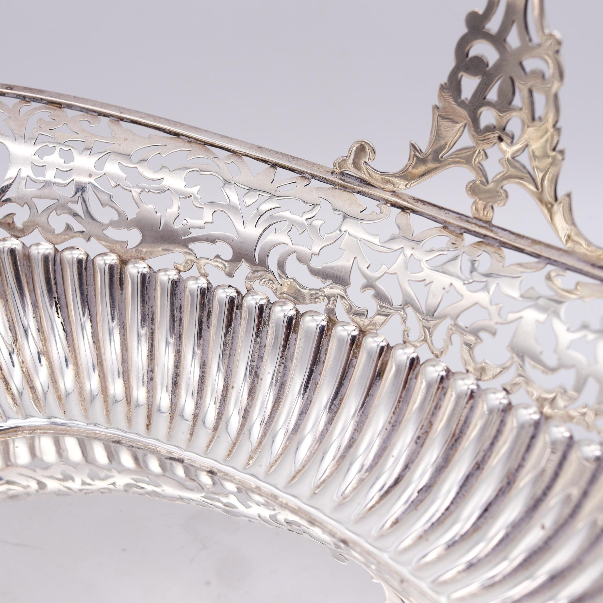 North American American 1920 Vintage Navette Sweetmeat Basket with Handle .925 Sterling Silver For Sale