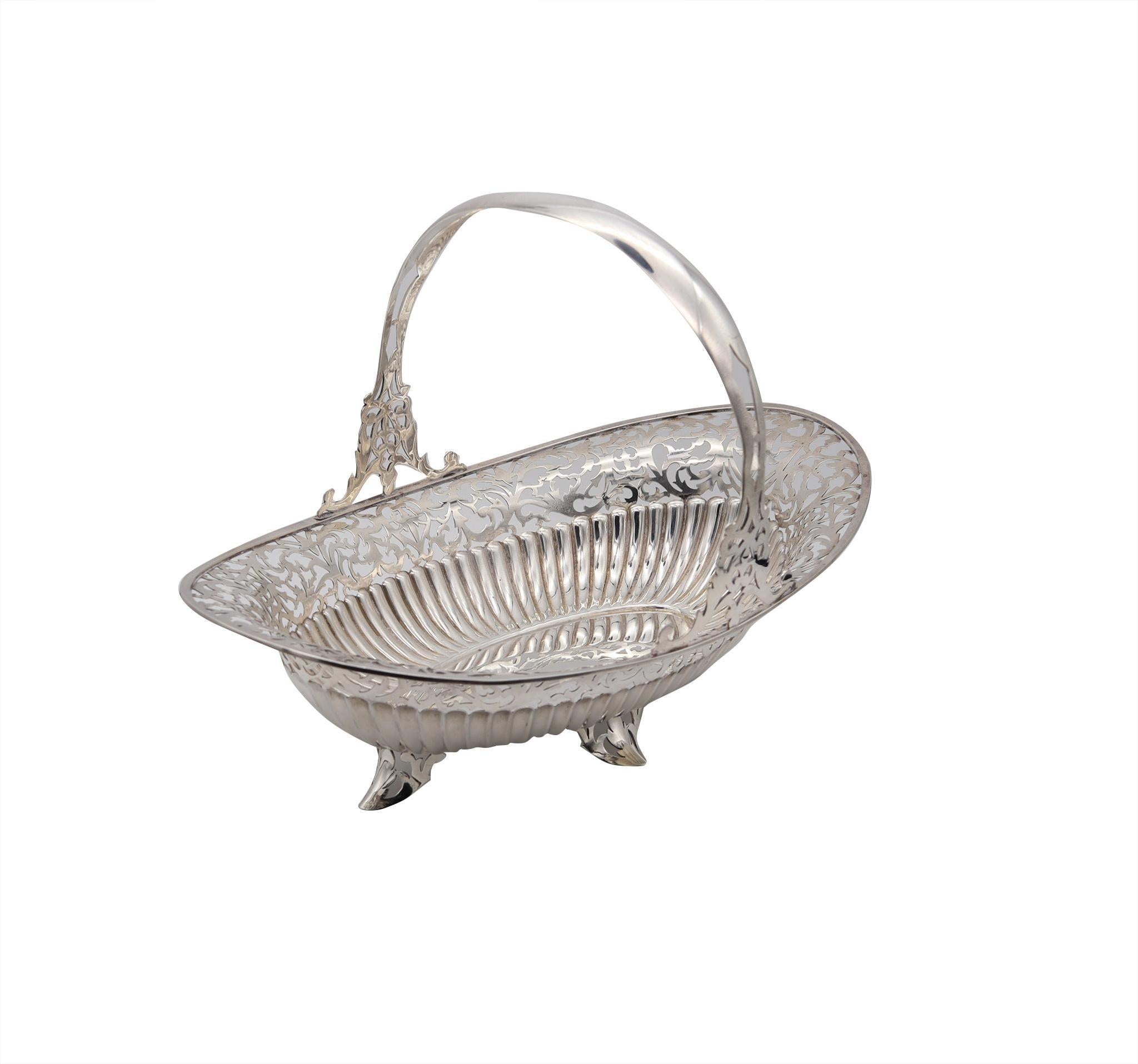 American 1920 Vintage Navette Sweetmeat Basket with Handle .925 Sterling Silver In Excellent Condition For Sale In Miami, FL