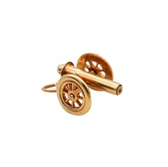 Charm retrò americano del 1935 a forma di cannone in oro giallo 14Kt