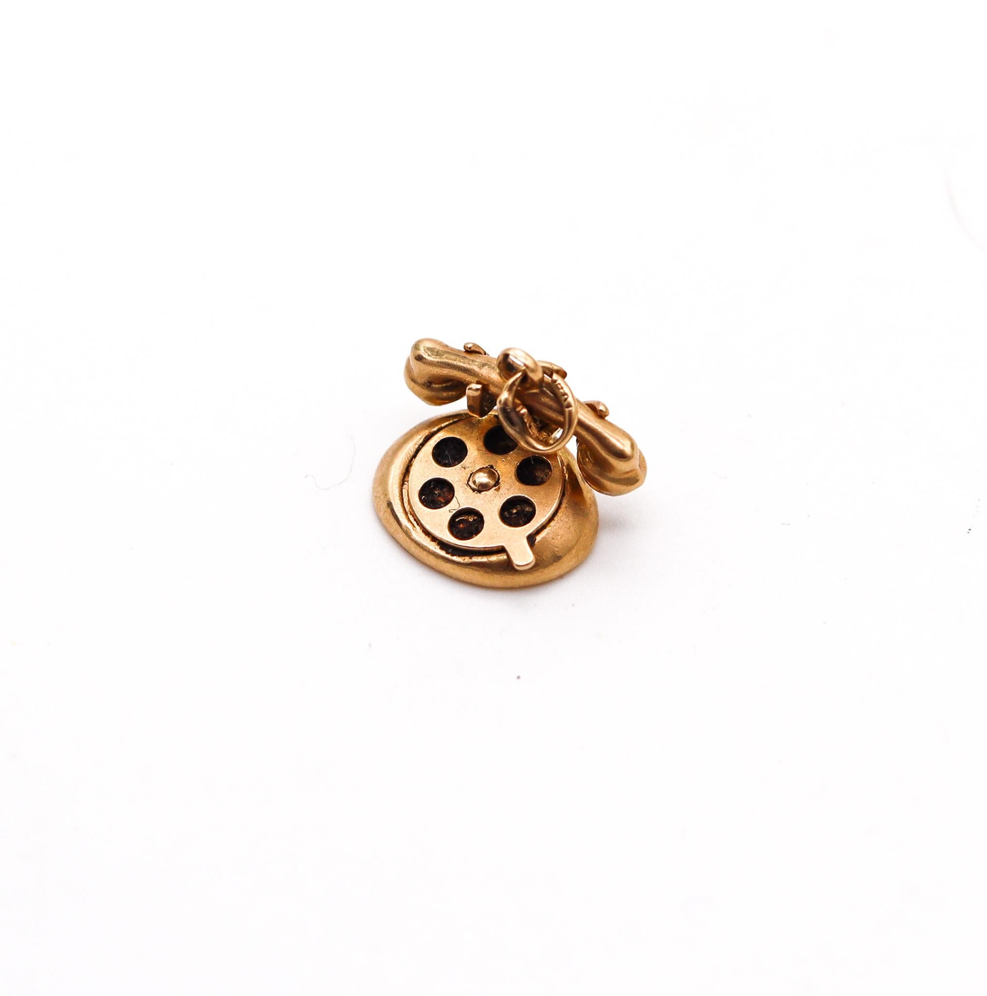 American 1935 Dreco Retro Charm in the Shape of a PHONE In 14Kt Yellow Gold In Good Condition For Sale In Miami, FL