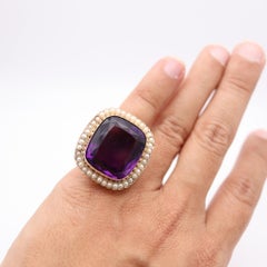 AMERICAN 1940 Massive Cocktail Ring In 18kT Gold With Cushion-Cut Amethyst