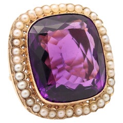 AMERICAN 1940 Massive Cocktail Ring In 18kT Gold With Cushion-Cut Amethyst