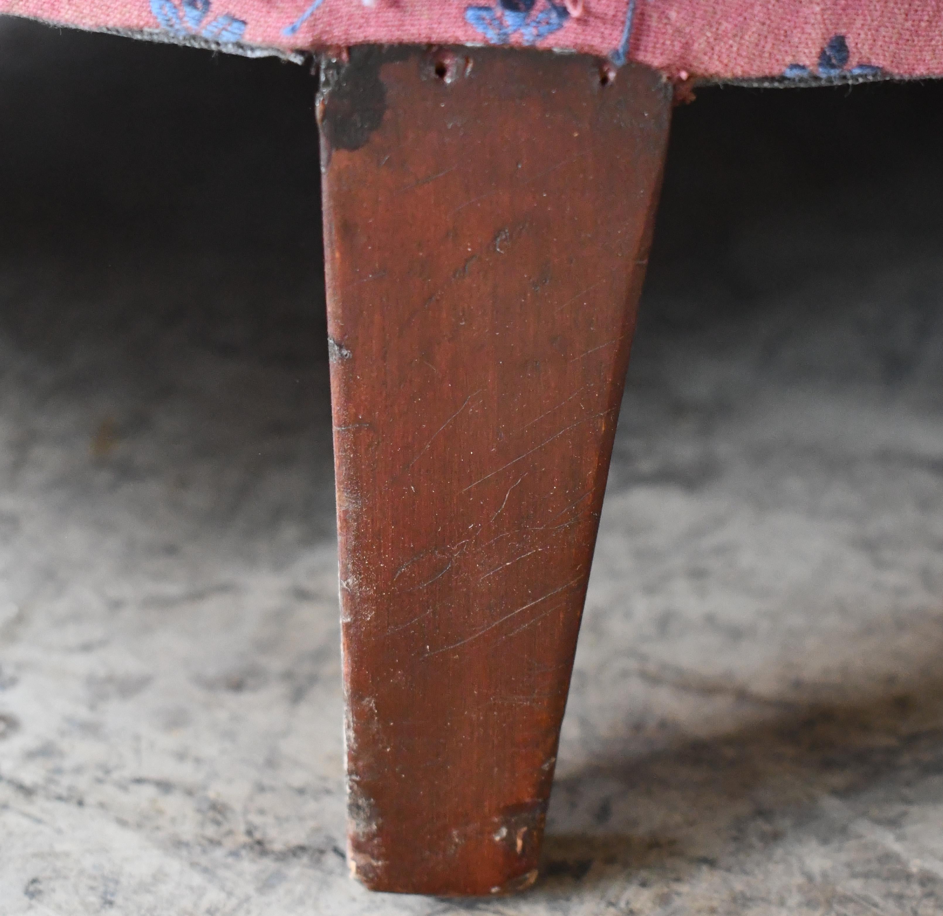 Divano curvo americano degli anni '40 con inserti in pizzo in vendita 4