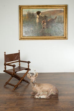 Amerikanischer liegender Hirsch aus Beton der 1950er Jahre mit Geweih und verwittertem Erscheinungsbild