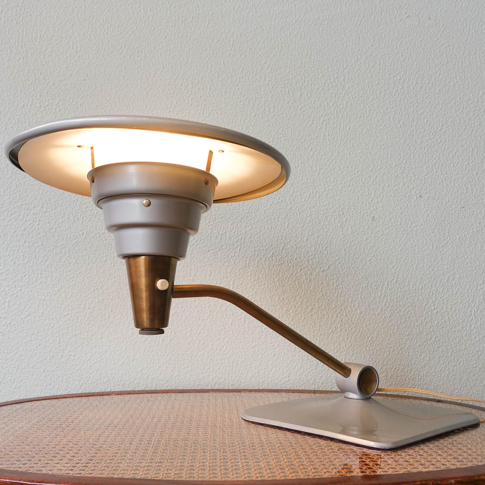 Mid-Century Modern American 1950s Dazor Enterprise Table Lamp Model 1056