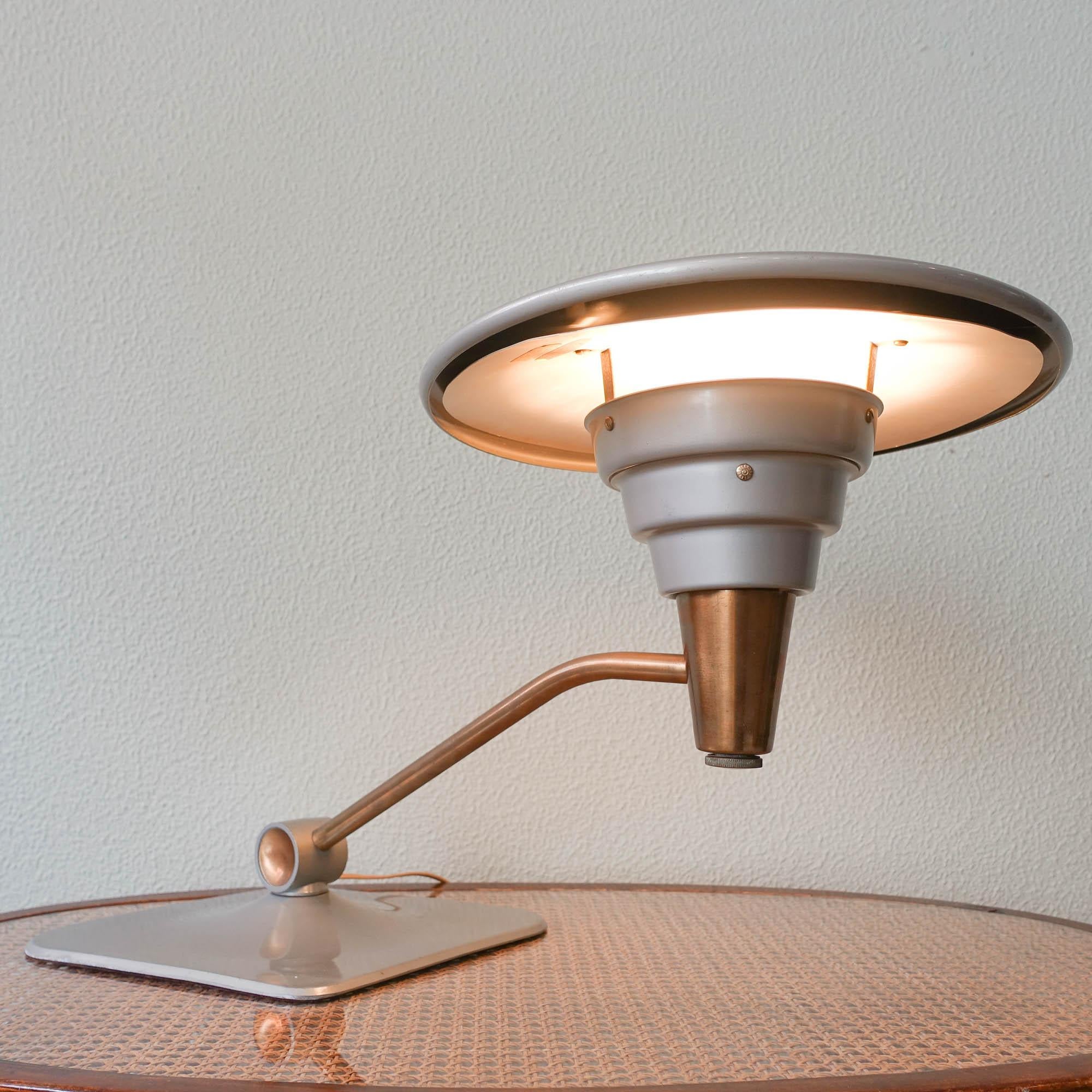 Mid-20th Century American 1950s Dazor Enterprise Table Lamp Model 1056