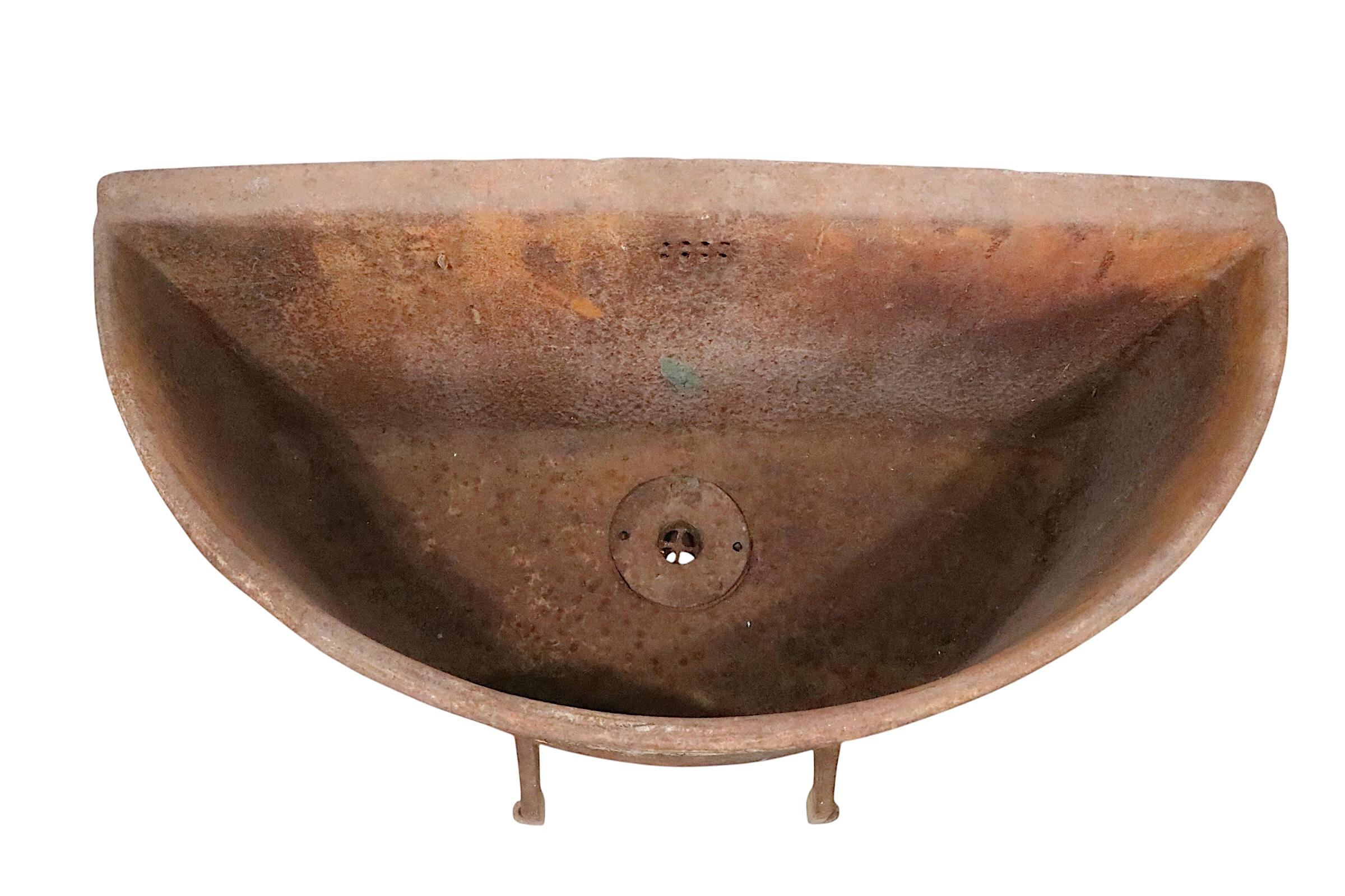 Amerikanisches 19. Jh. Gusseisernes Waschbecken auf Originalfüßen im Angebot 5