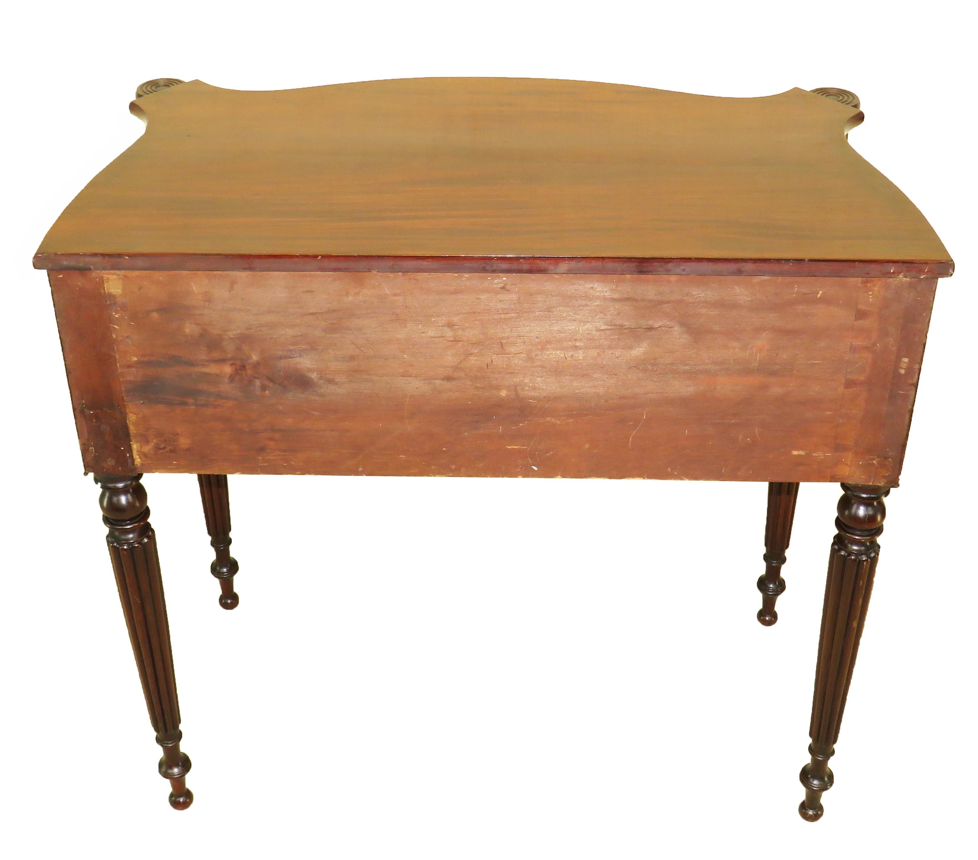 American 19th Century Federal Mahogany Serpentine Table For Sale 4