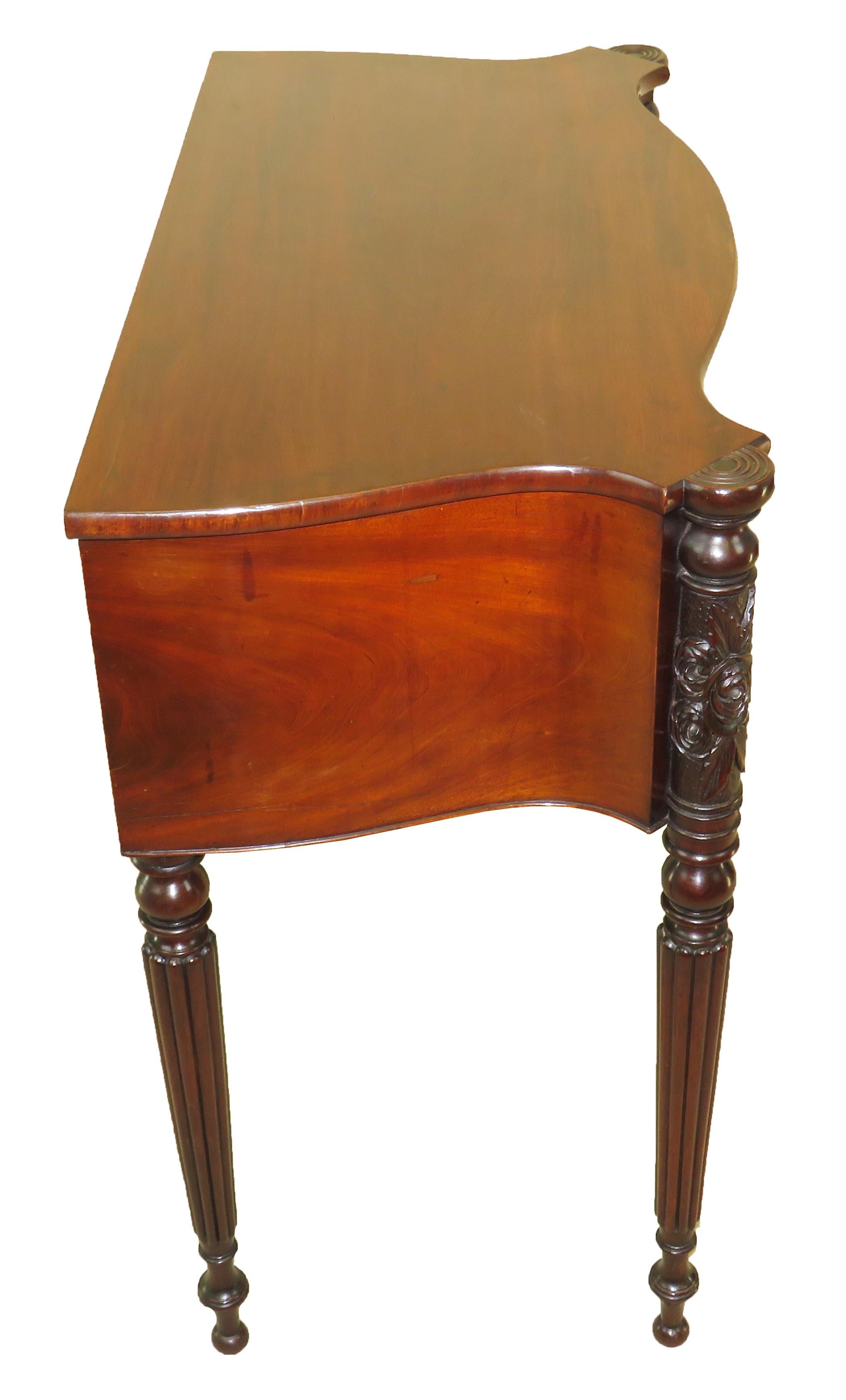 American 19th Century Federal Mahogany Serpentine Table For Sale 6