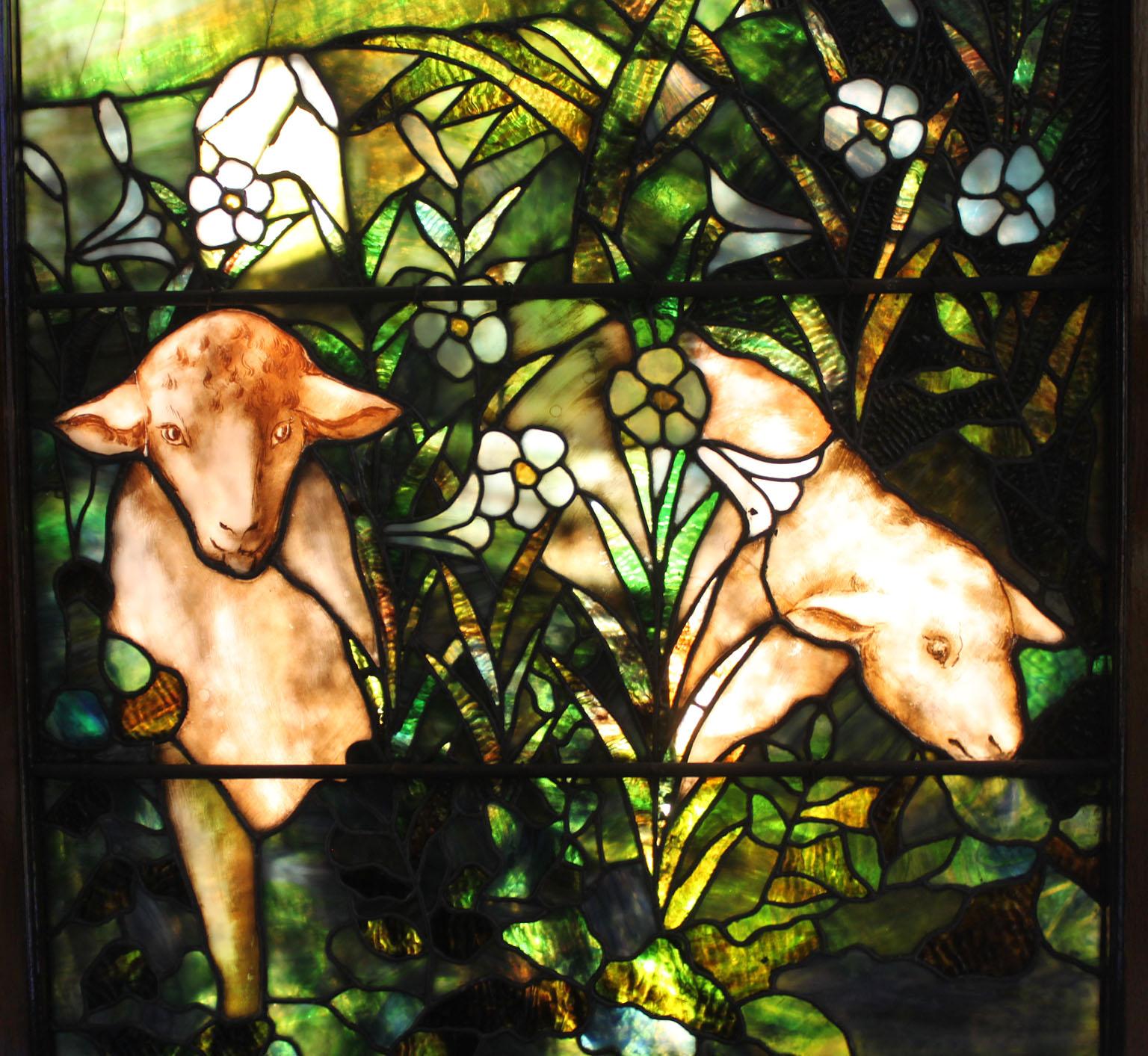 Américain Panneau en verre teinté américain du 19ème siècle représentant des moutons, style Tiffany en vente
