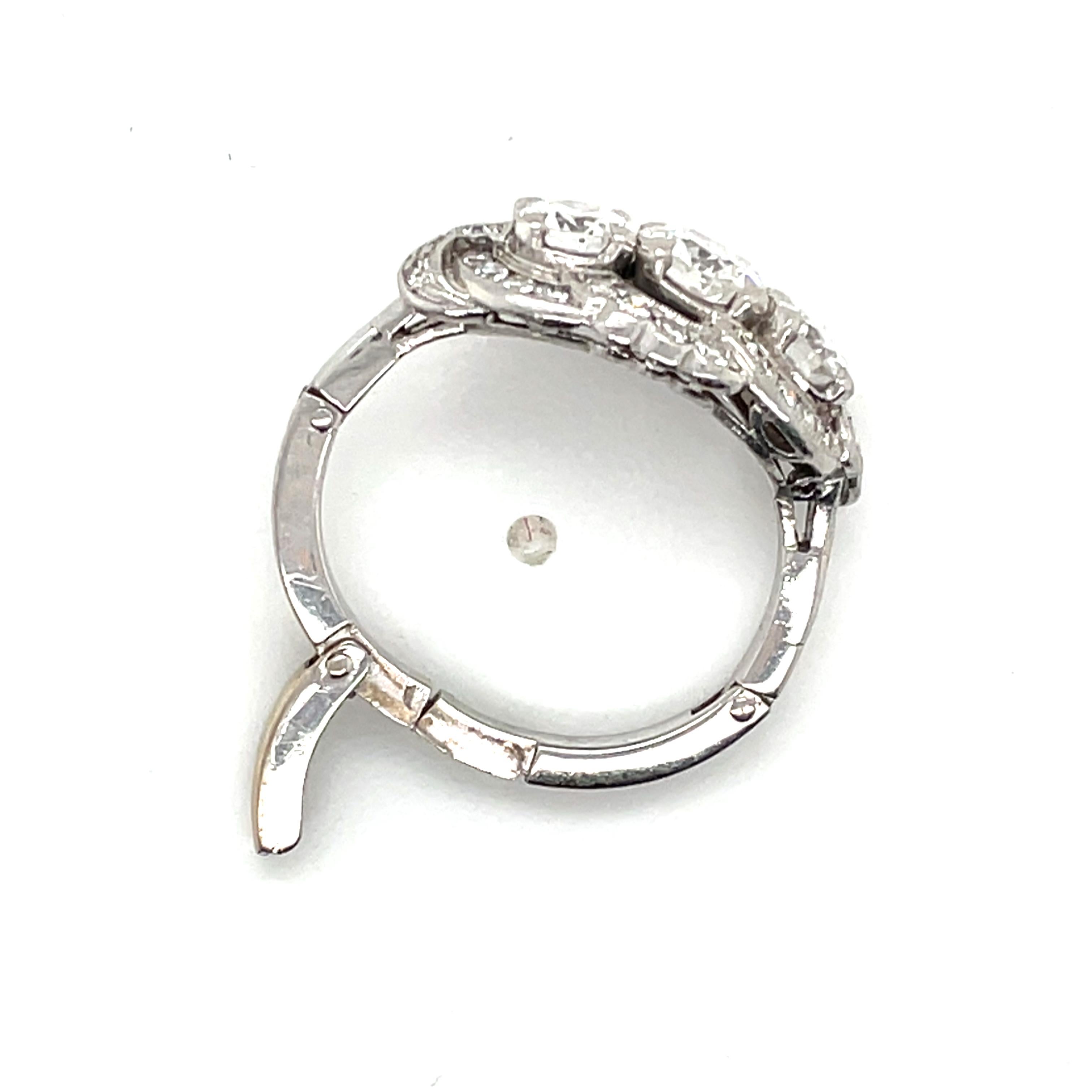 Bague en platine triple diamant de style classique américain du 20e siècle en vente 1