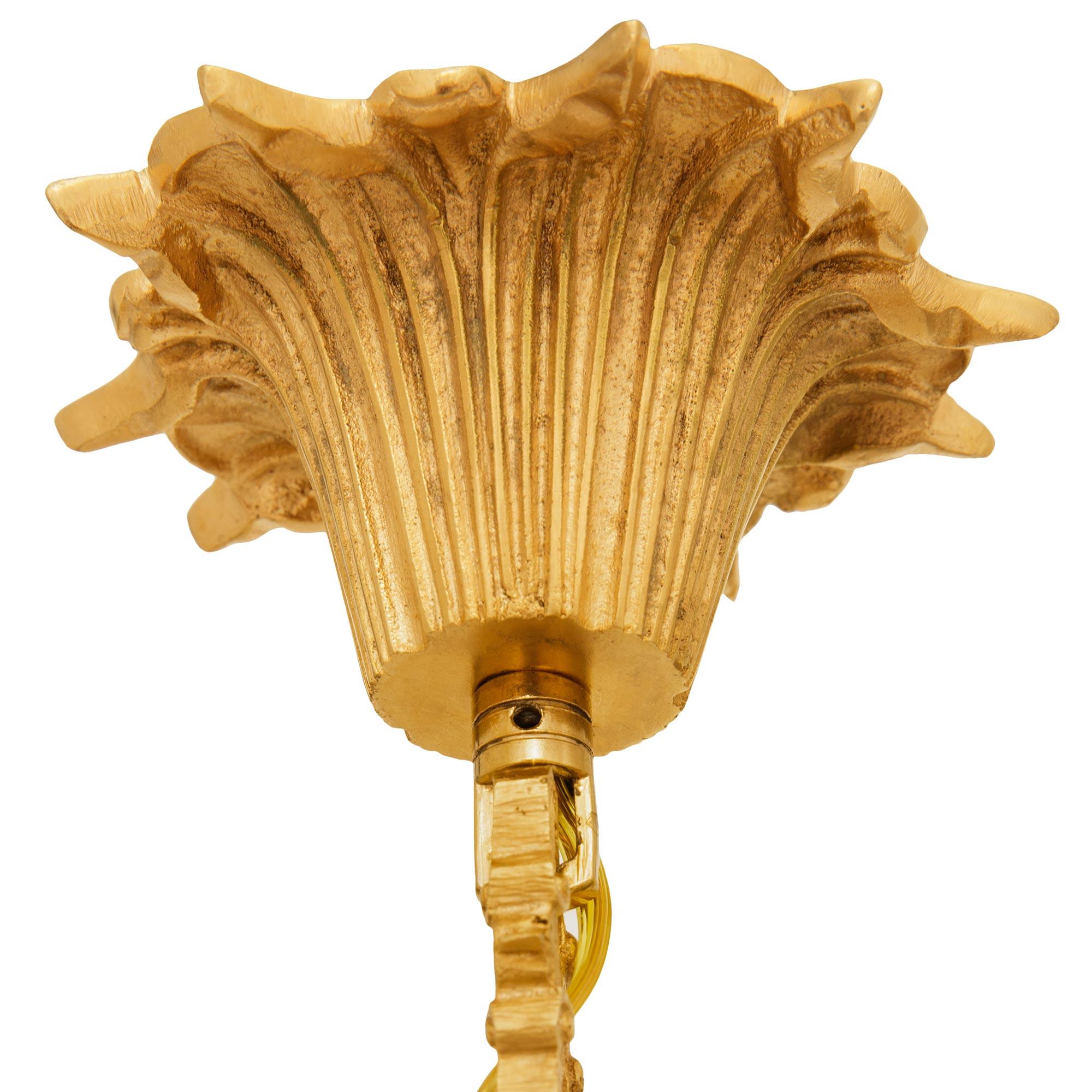 Americano Lampadario americano del XX secolo in ormolu e vetro, di Charles J. Weinstein, 1930 in vendita