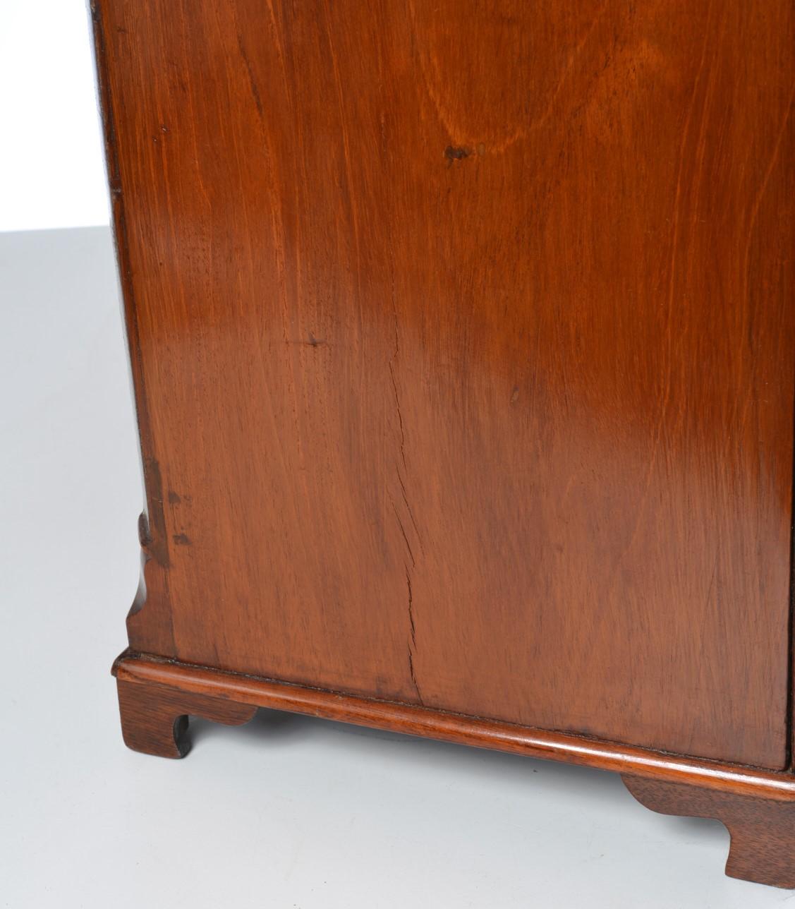 American 4 Drawer Antique Salesman's Sample Cherry Veneered Chest In Good Condition For Sale In Morristown, NJ