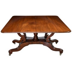 American Federal Extension Dining Table in Mahogany, circa 1825