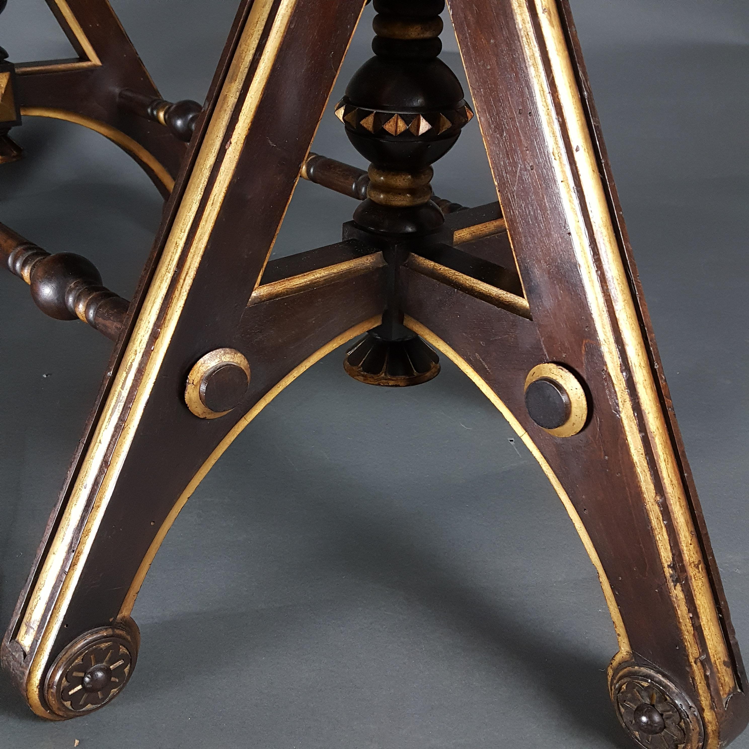 Mouvement esthétique Table gothique ébonisée Aesthetic Movement style Herter Brothers en vente