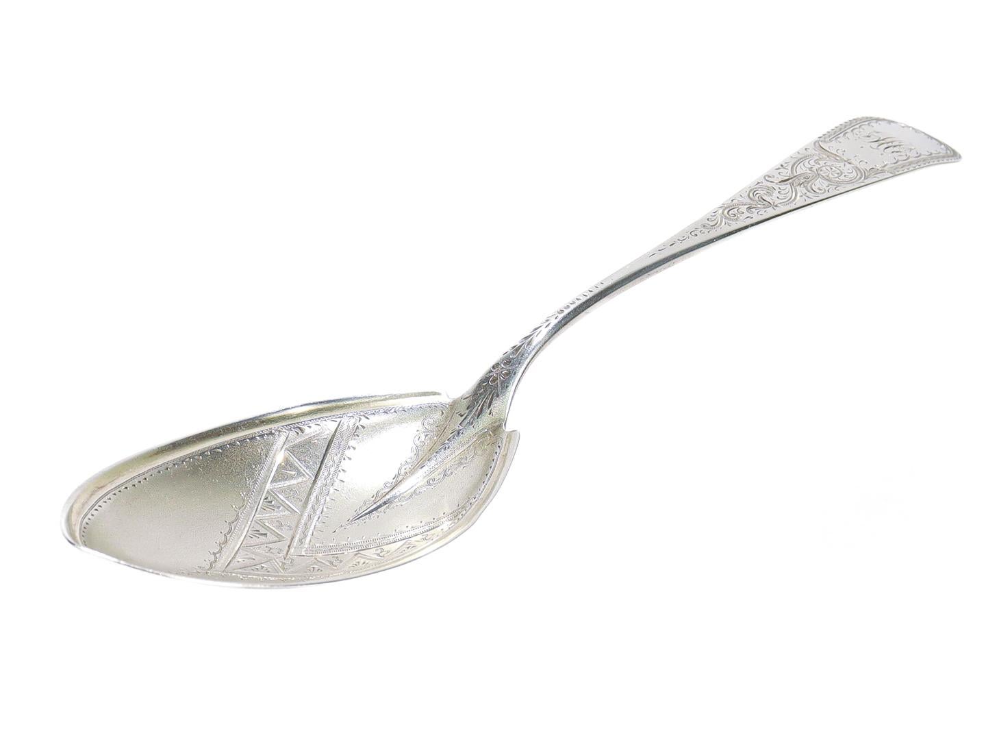 American Aesthetic Period R. & W. Wilson Brite Cut Sterling Silver Serving Spoon In Good Condition For Sale In Philadelphia, PA