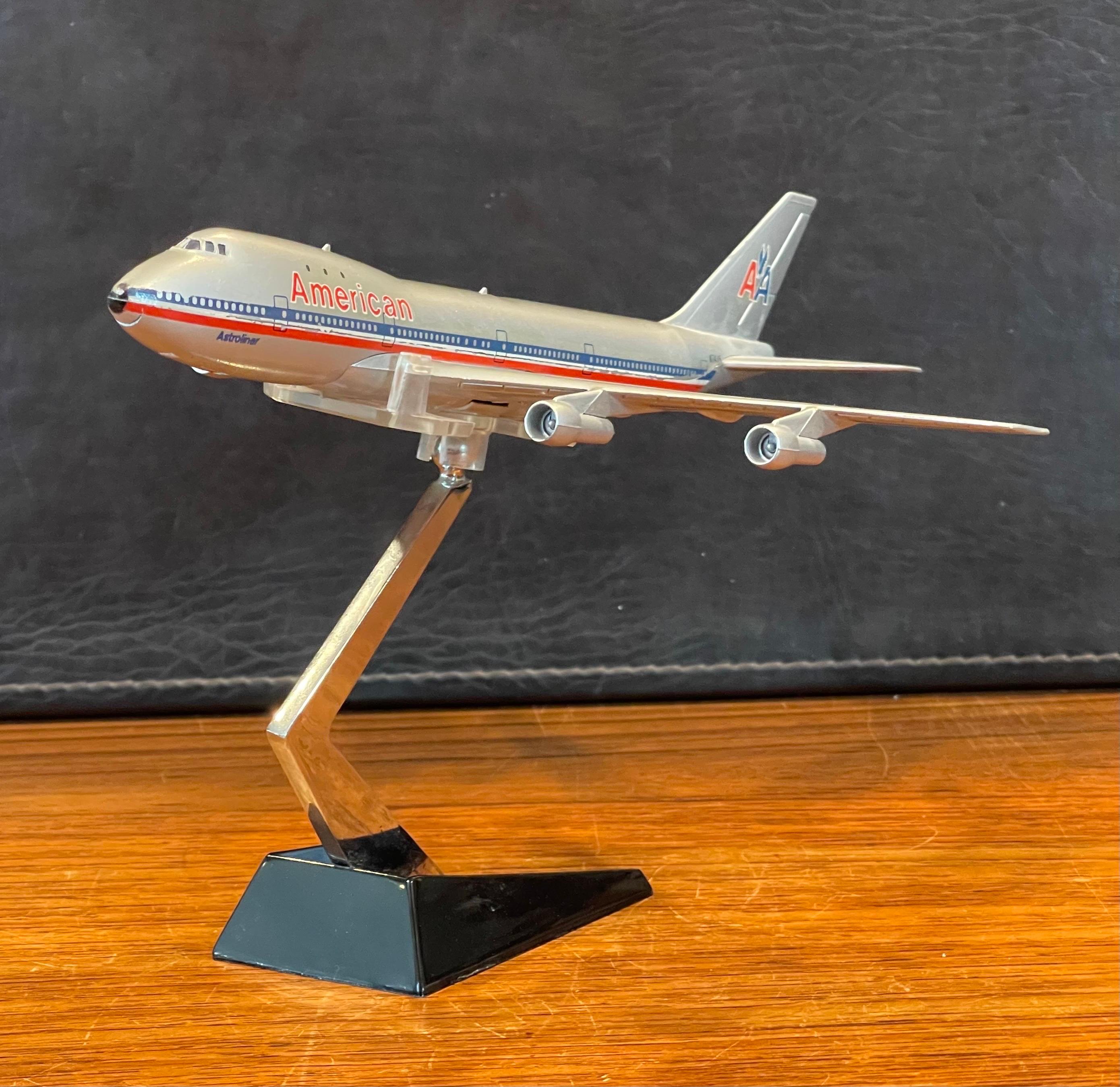 American Airlines Boeing 747 Jumbo Jetliner / Airplane Contractor Desk Model For Sale 1