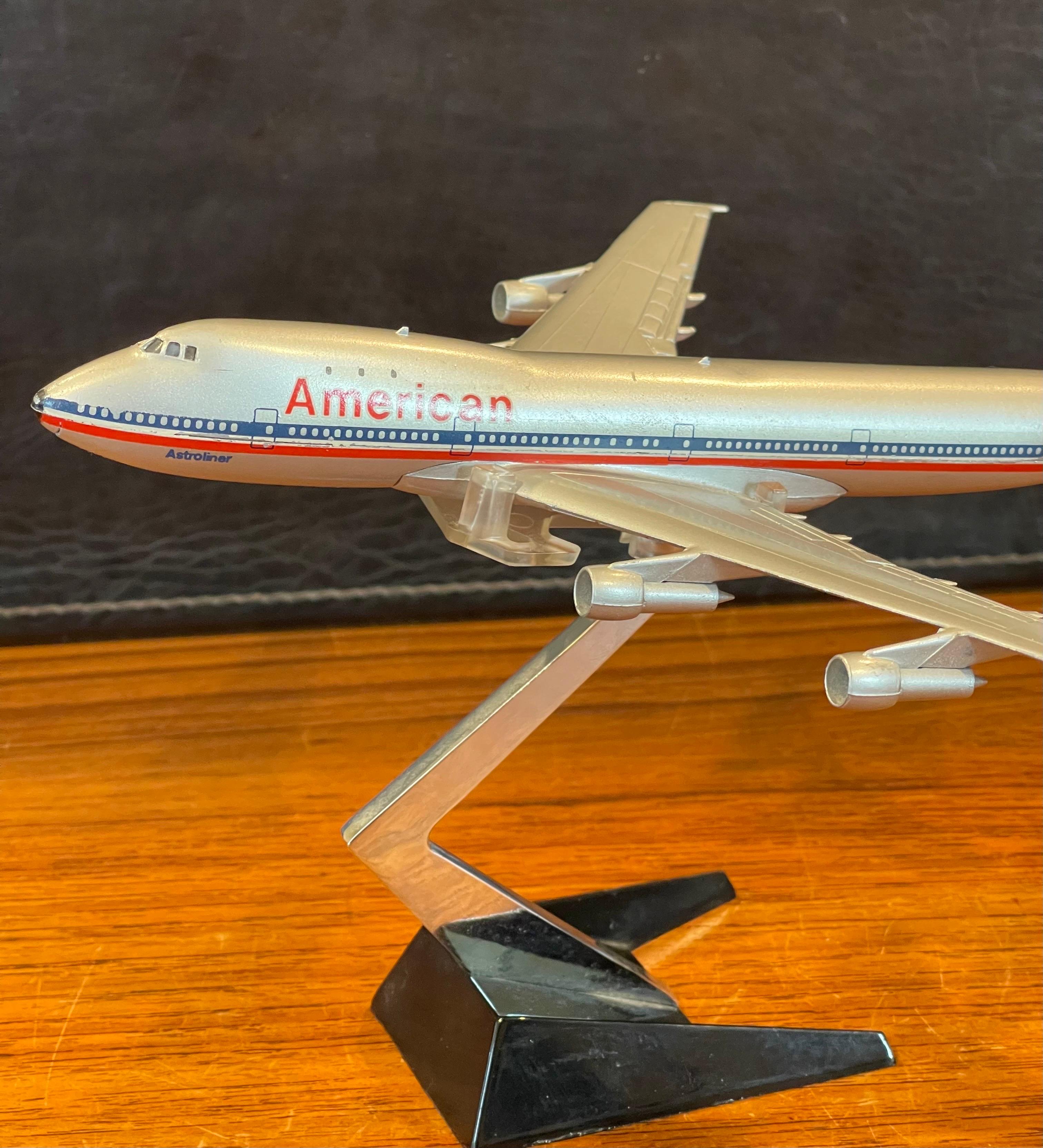 American Airlines Boeing 747 Jumbo Jetliner / Airplane Contractor Desk Model For Sale 3
