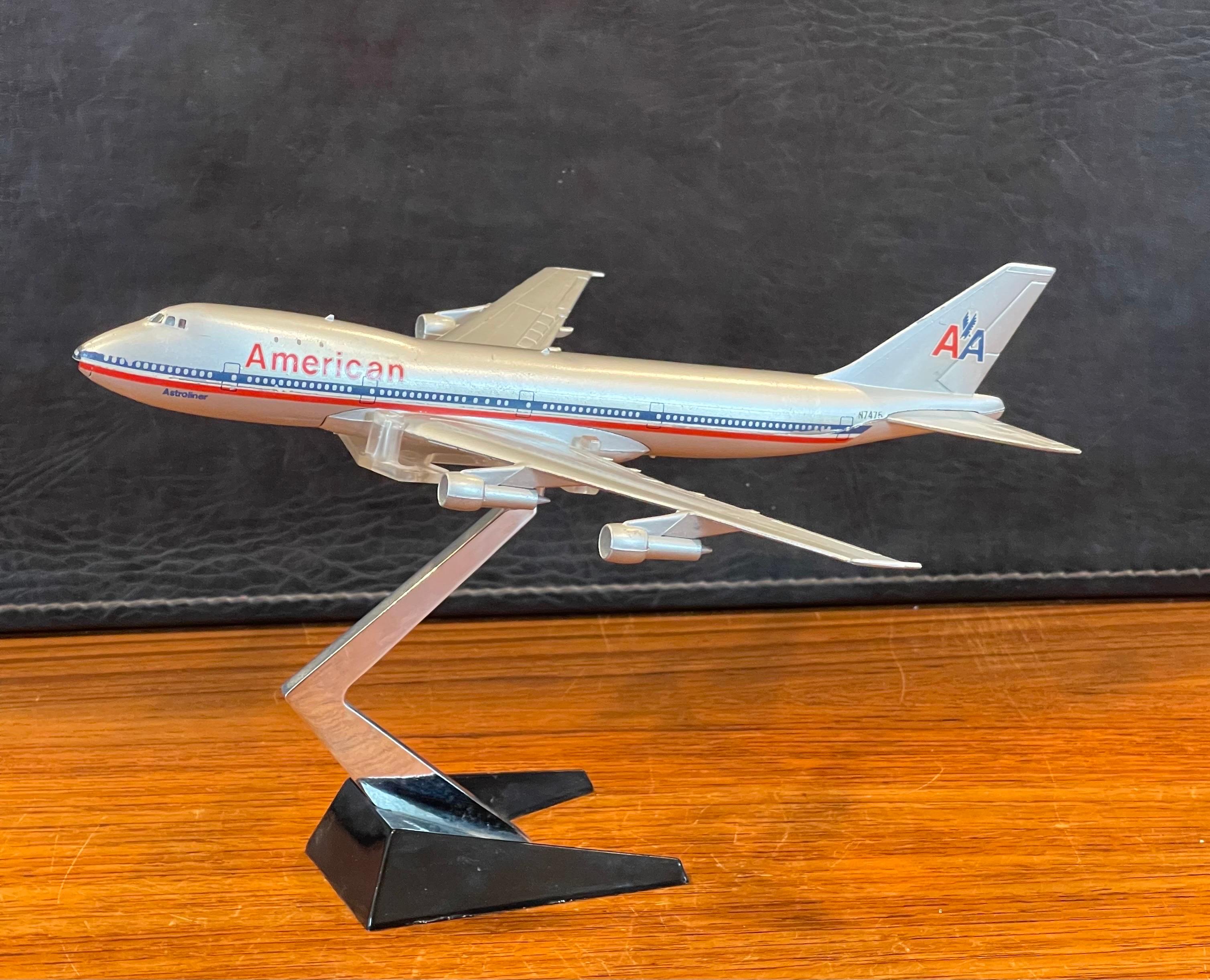 American Airlines Boeing 747 Jumbo Jetliner / Airplane Contractor Desk Model For Sale 6