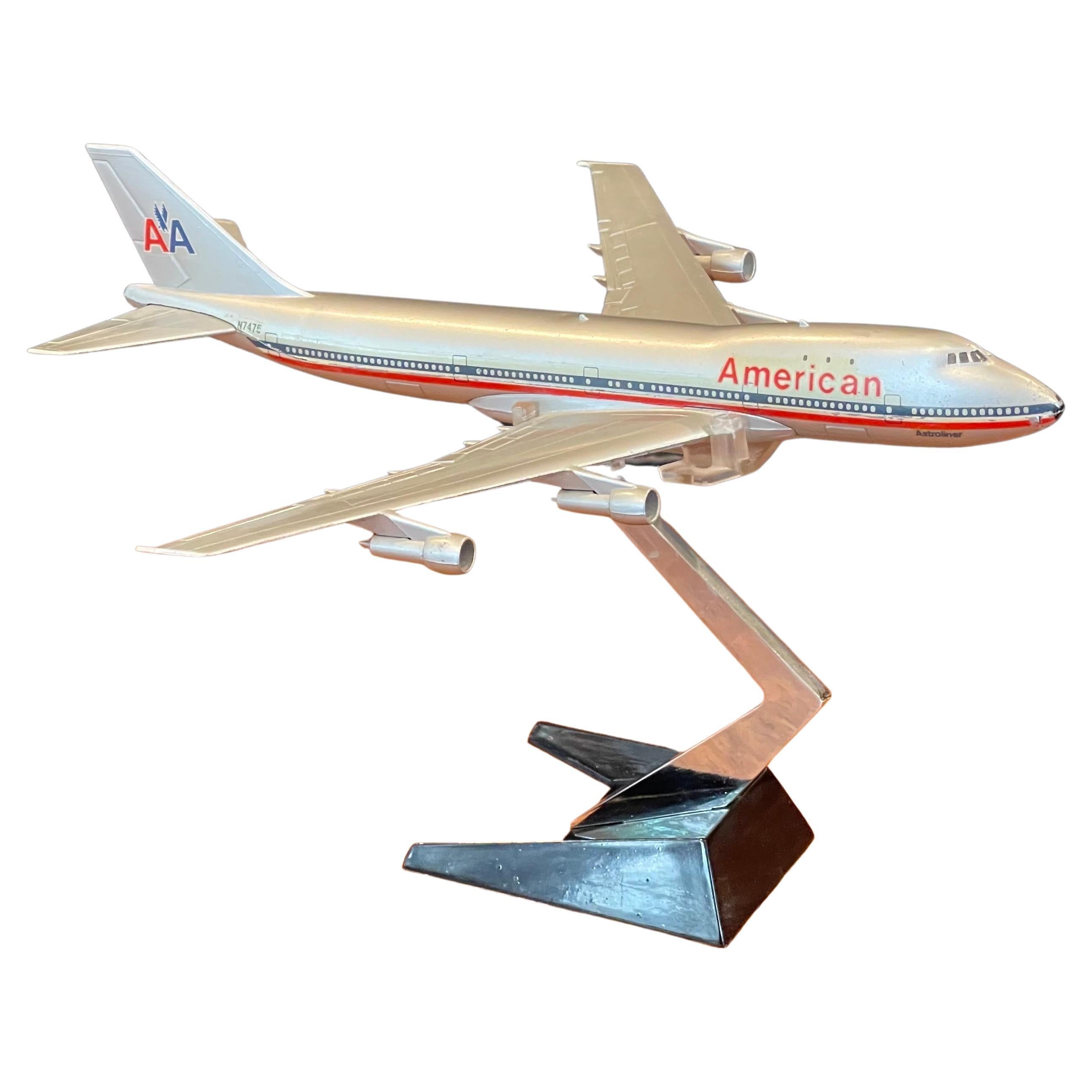 American Airlines Boeing 747 Jumbo Jetliner / Airplane Contractor Desk Model For Sale 7