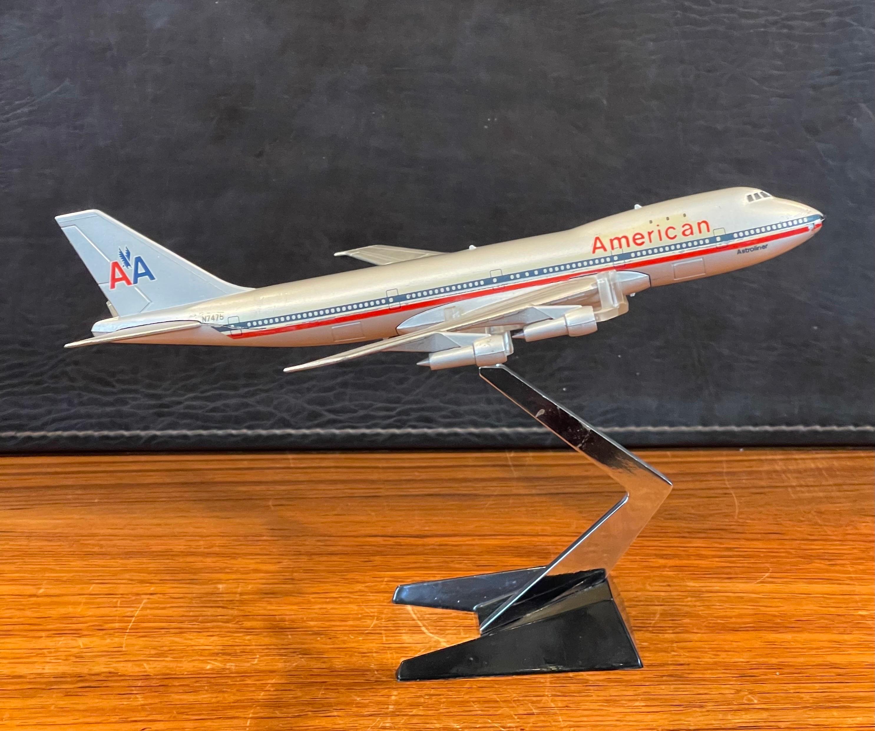 Japonais Modèle de bureau d'entrepreneur d'avion Boeing 747 Jumbo d'American Airlines en vente