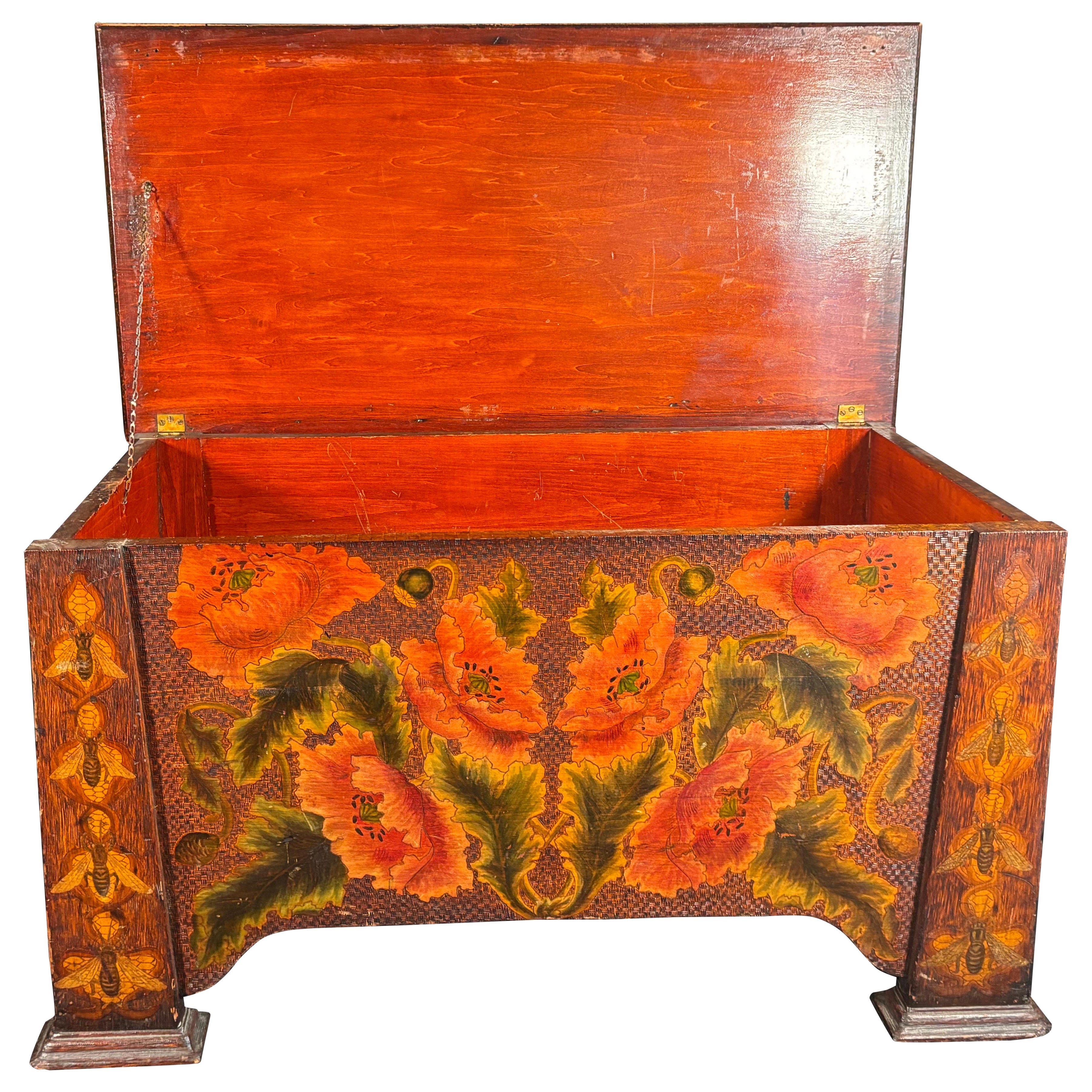 Cassapanca americana d
epoca con pirografia di api e papaveri, 1910 in vendita