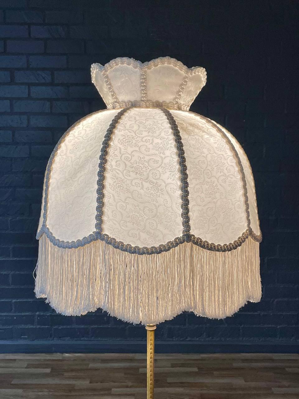 Altro Lampada da terra americana in ottone antico di Rembrandt in vendita