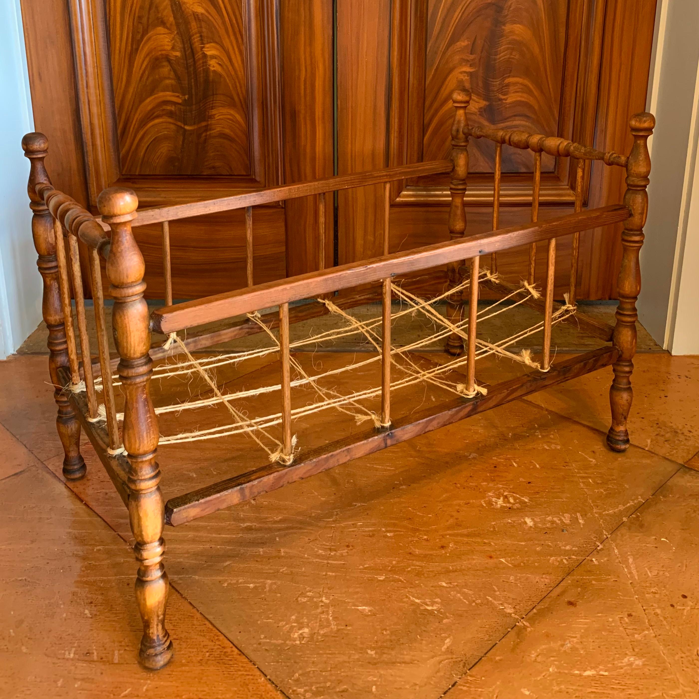 Rustic American Antique Doll’s Bed, 19th Century For Sale