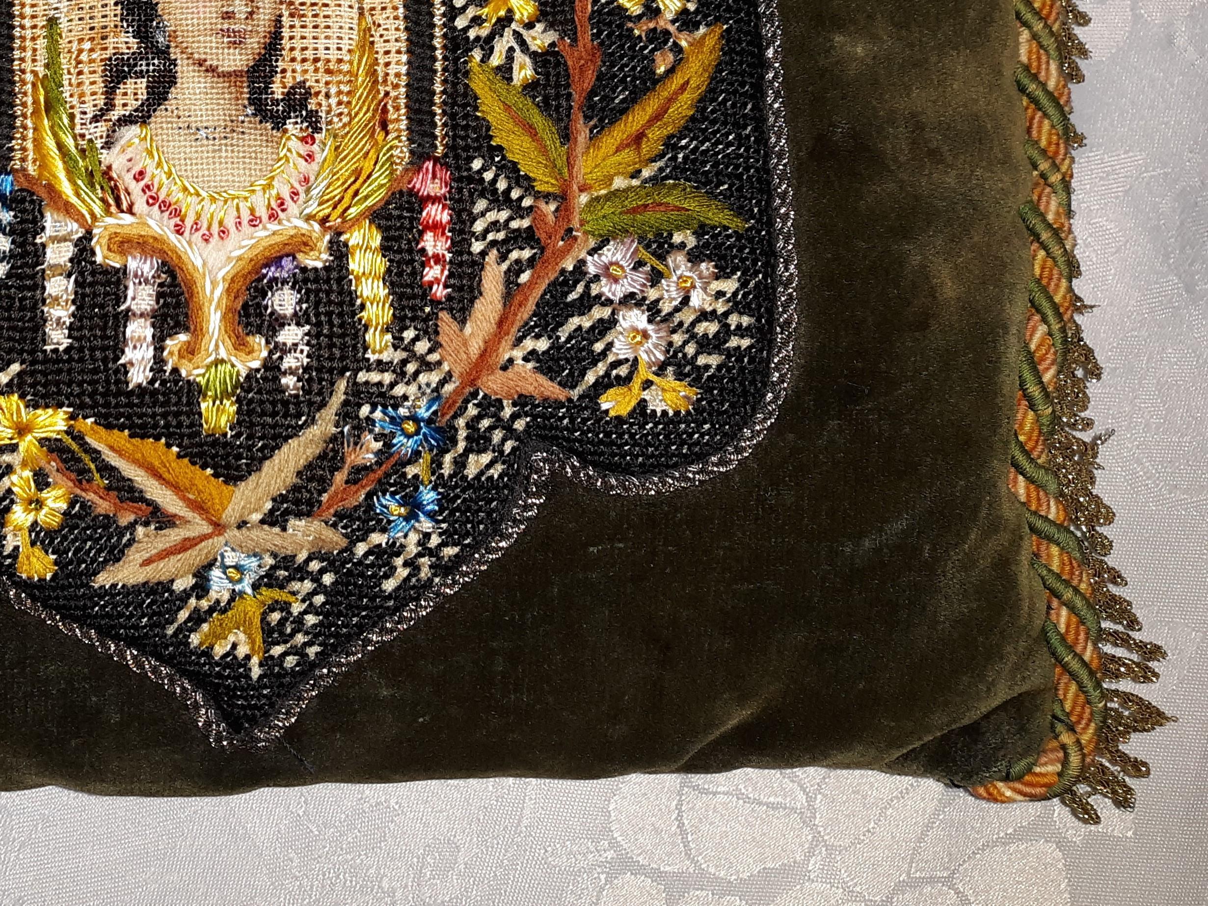 American Antique Embroidered Indian Motif 'Set of 2' In Good Condition In Lakewood, NJ