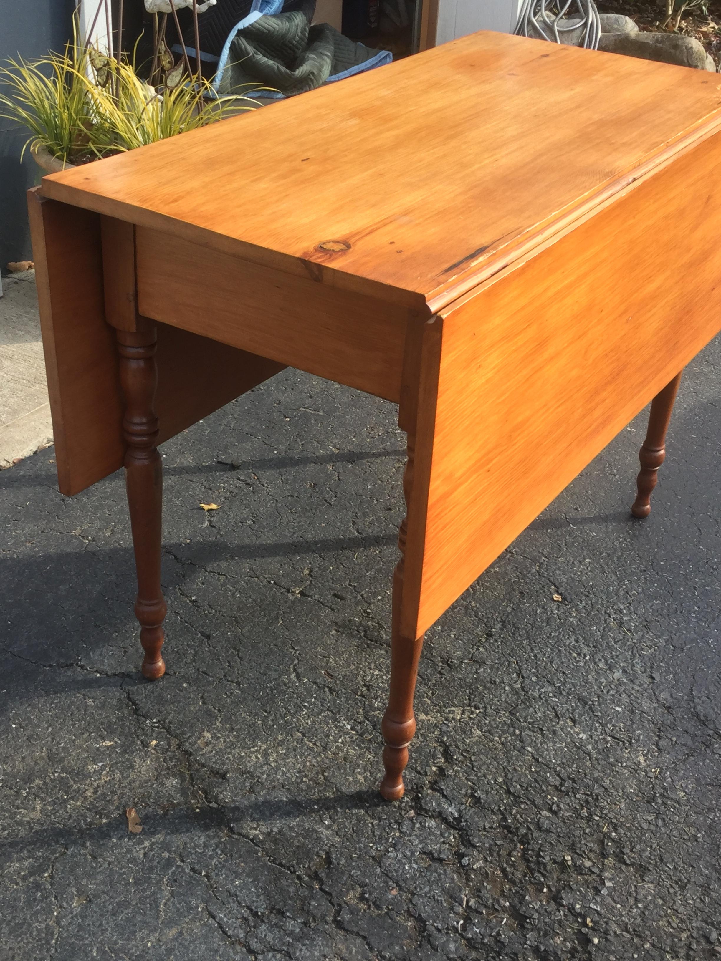 American Colonial American Antique Maple Drop-Leaf Table For Sale