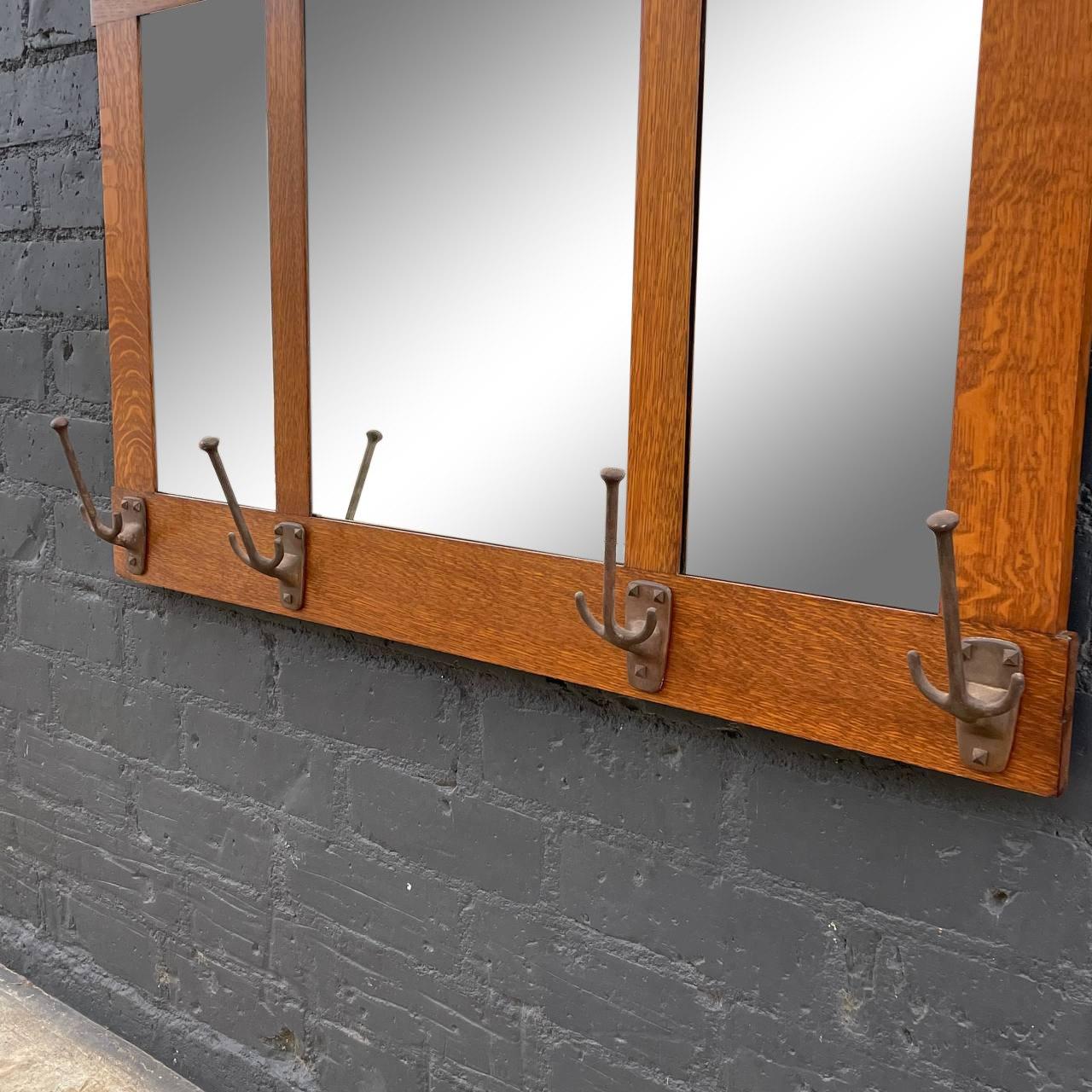 American Antique Mission Oak Wall Hanging Mirror by Stickley, circa 1940s In Good Condition For Sale In Los Angeles, CA