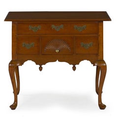 American Antique Queen Anne Lowboy Dressing Table Massachusetts, circa 1740-1760