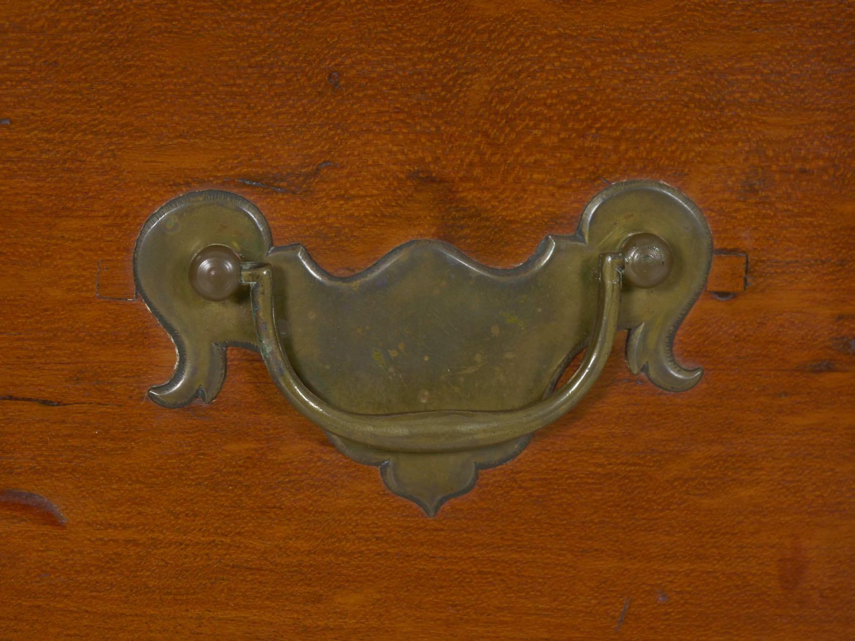 American Antique Queen Anne Lowboy Dressing Table Massachusetts, circa 1740-1760 4