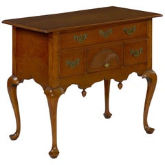 American Antique Queen Anne Lowboy Dressing Table Massachusetts, circa 1740-1760