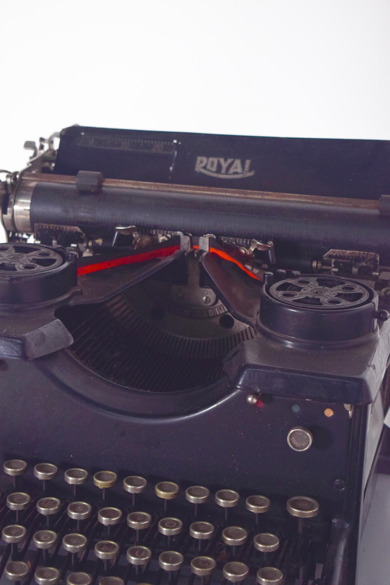 Amerikanische antike Schreibmaschine Royal, Classic Model (20. Jahrhundert) im Angebot