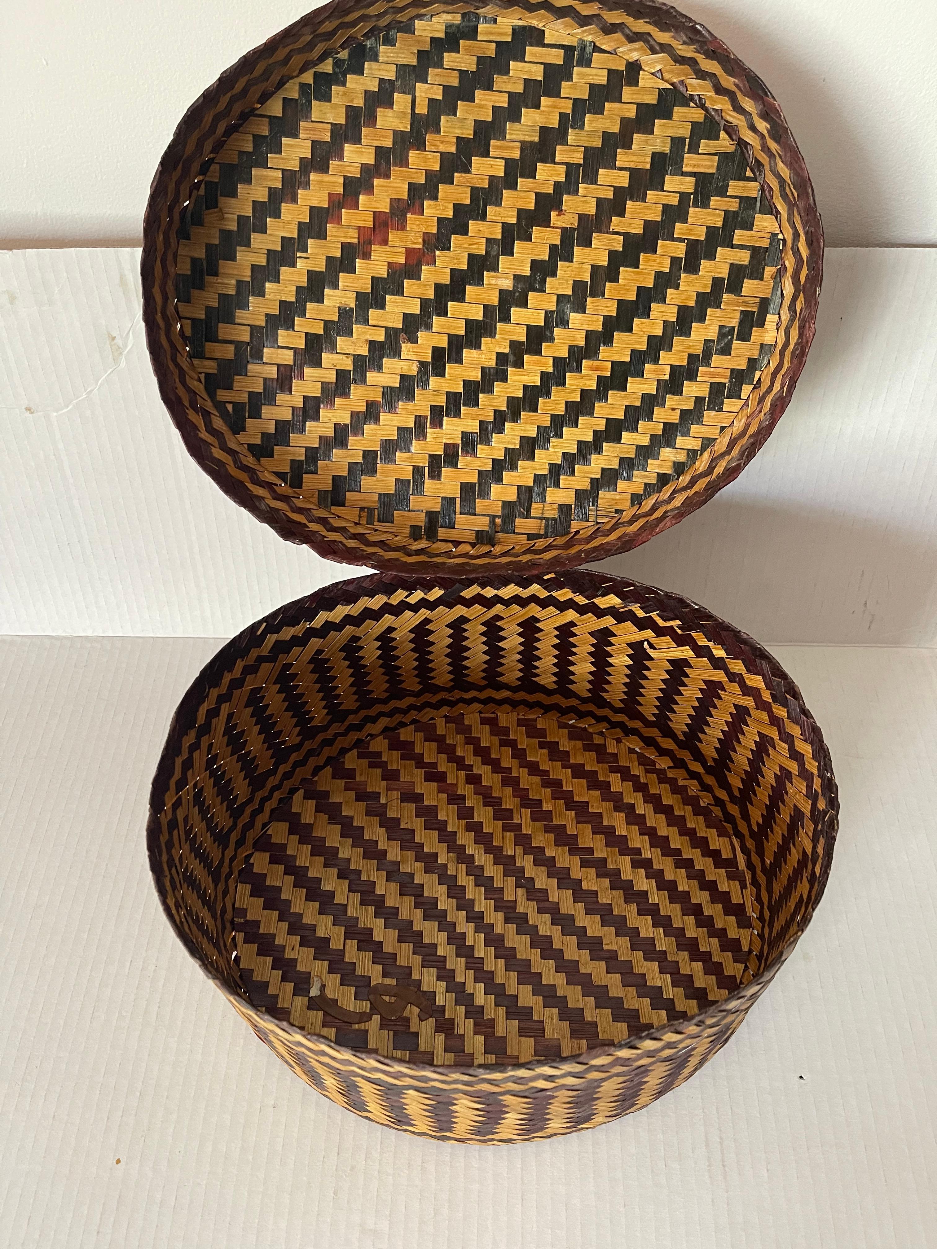 Caja de paja tejida antigua americana en Bueno estado para la venta en Boca Raton, FL