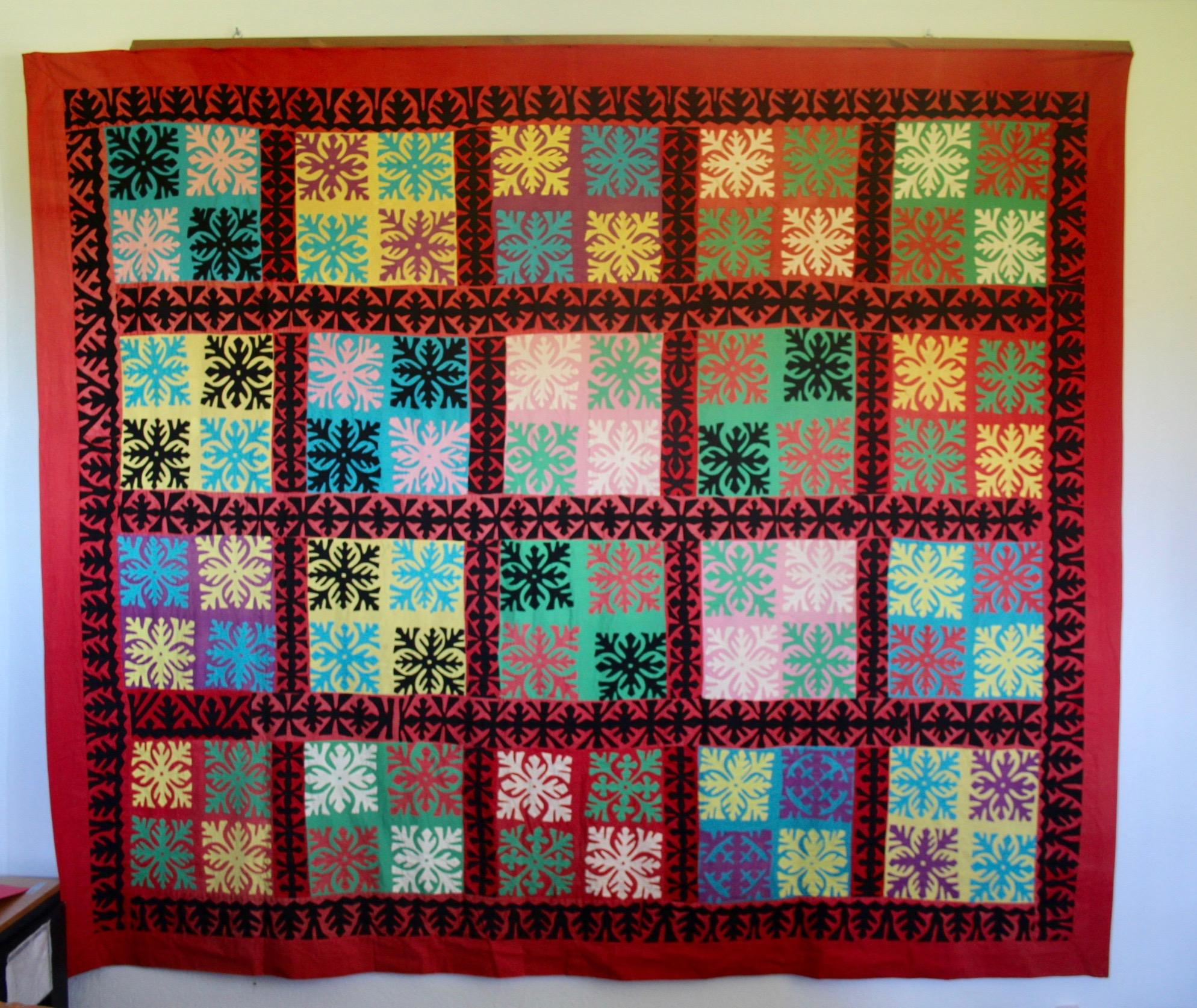 Mid-20th Century American Applique Quilt in Floral Pattern  For Sale